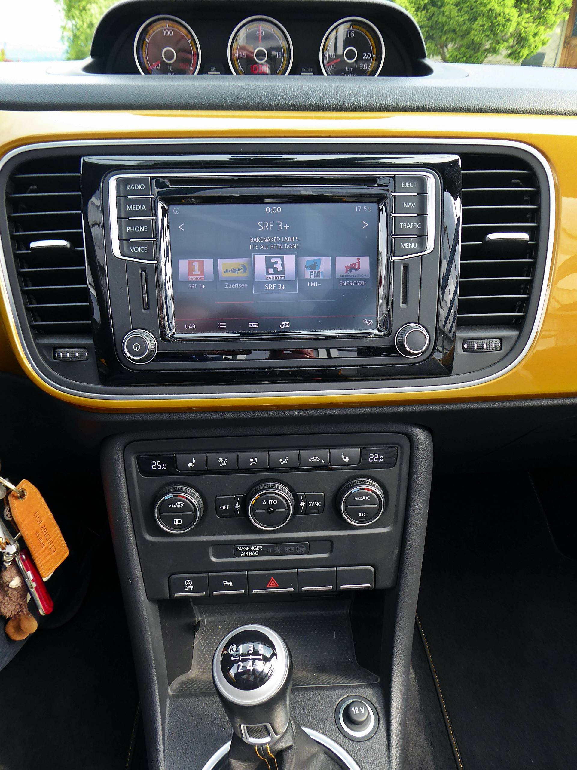 VW Beetle 1.4 TSI BMT Dune-image-10