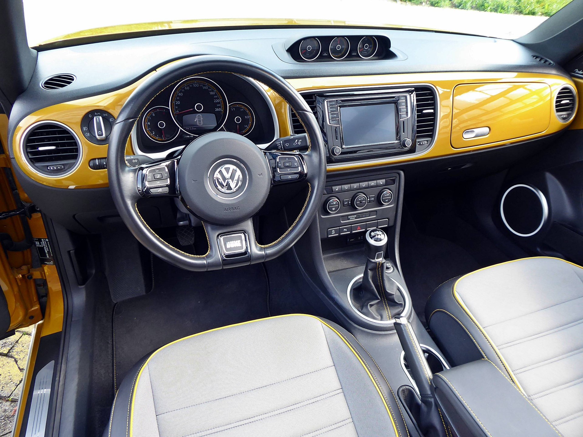 VW Beetle 1.4 TSI BMT Dune-image-8