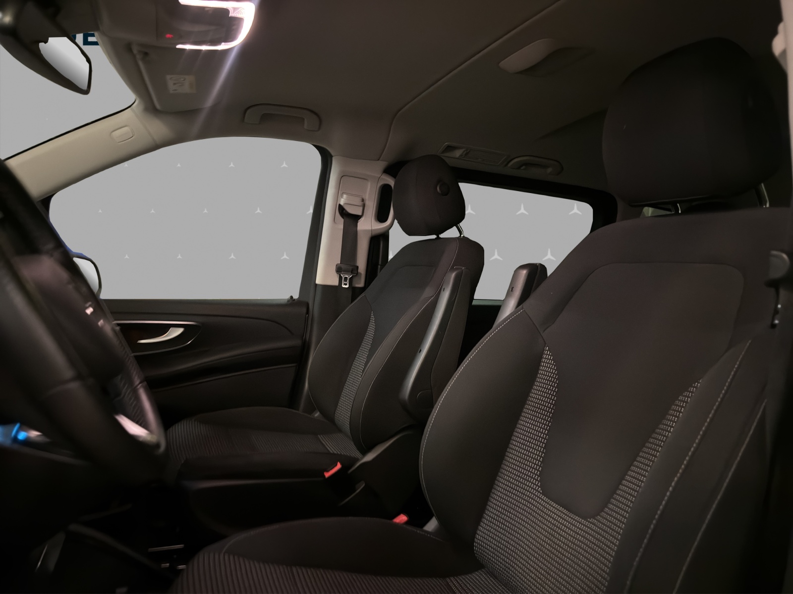 MERCEDES-BENZ V 250 d lang 4M / Sport / AHK 2500 kg / 360 Grad Kamera-image-8