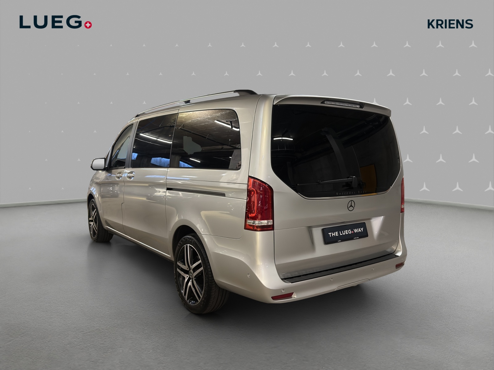 MERCEDES-BENZ V 250 d lang 4M / Sport / AHK 2500 kg / 360 Grad Kamera-image-2