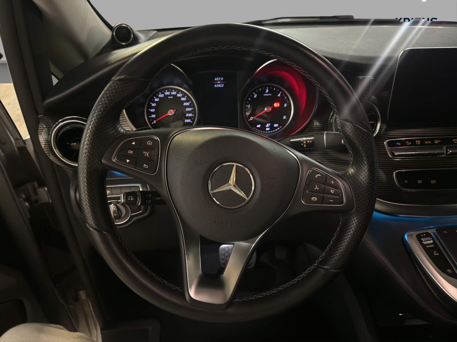 MERCEDES-BENZ V 250 d lang 4M / Sport / AHK 2500 kg / 360 Grad Kamera-image-9