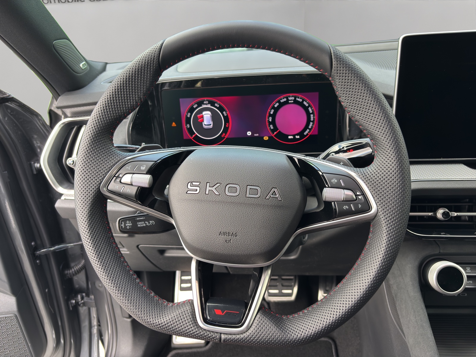 SKODA Kodiaq 2.0 TSI RS 4x4-image-10