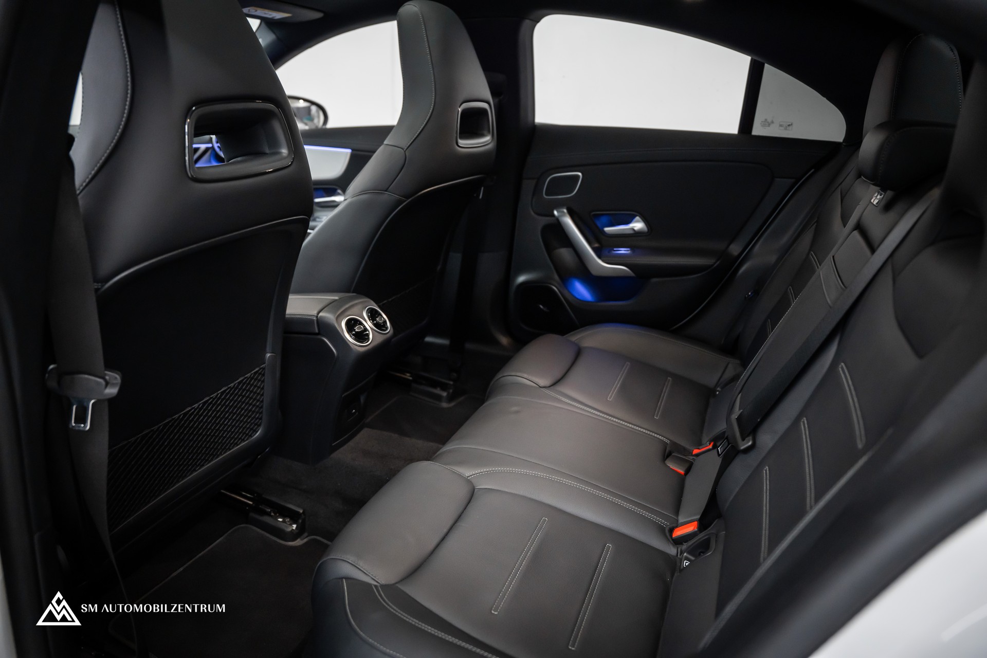 MERCEDES-BENZ CLA 45 AMG 4matic+ / Aero / Panorama / Head-Up / Burmester-image-18