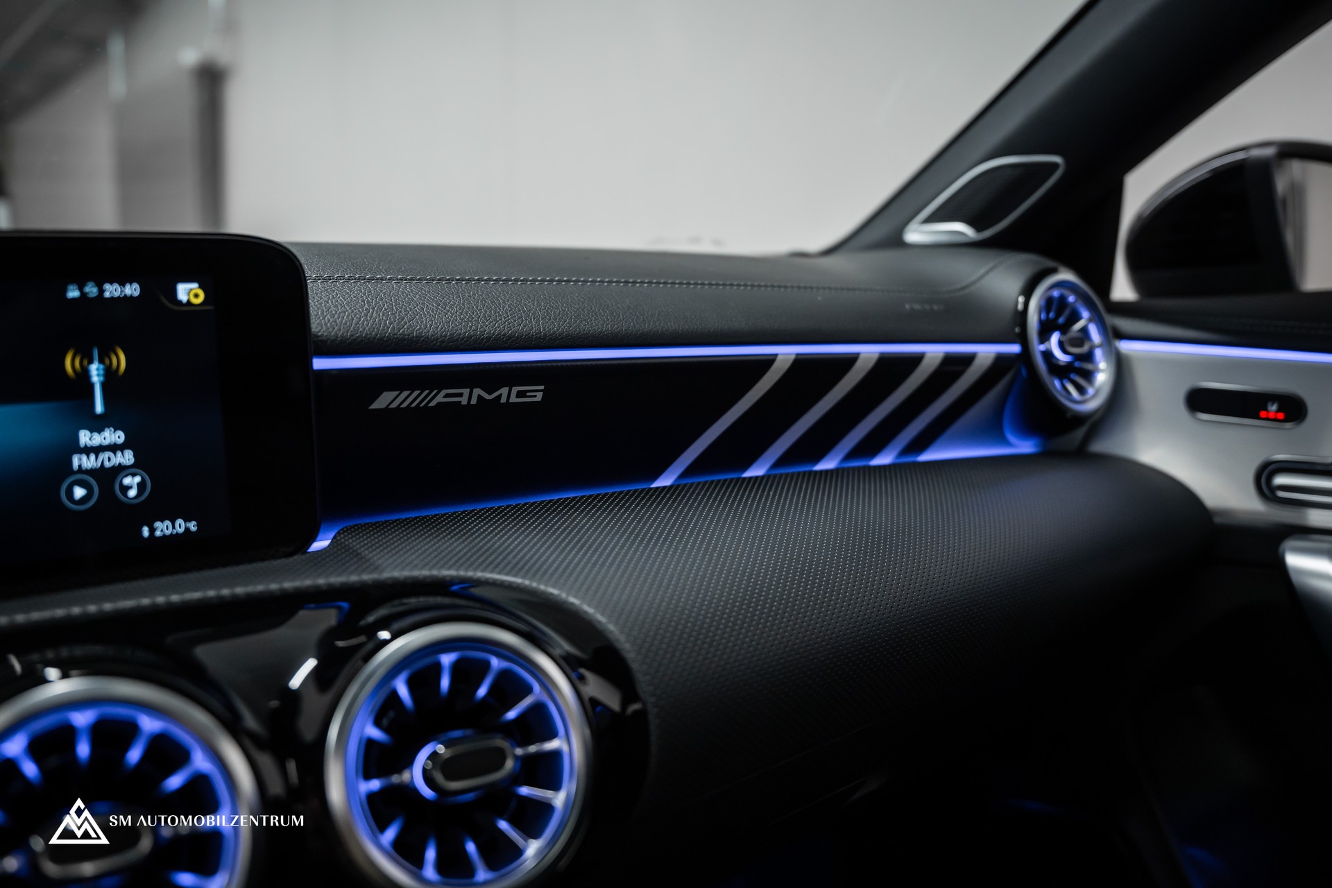 MERCEDES-BENZ CLA 45 AMG 4matic+ / Aero / Panorama / Head-Up / Burmester-image-26