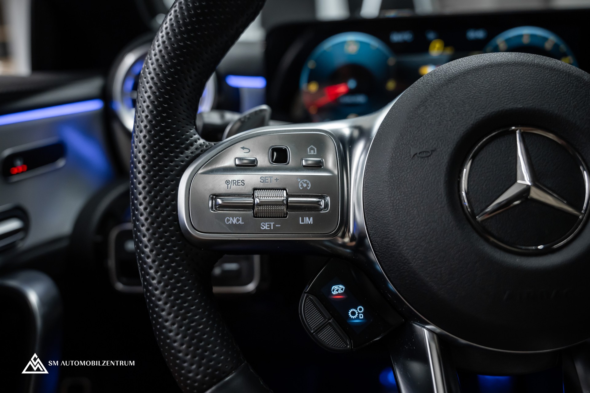 MERCEDES-BENZ CLA 45 AMG 4matic+ / Aero / Panorama / Head-Up / Burmester-image-22