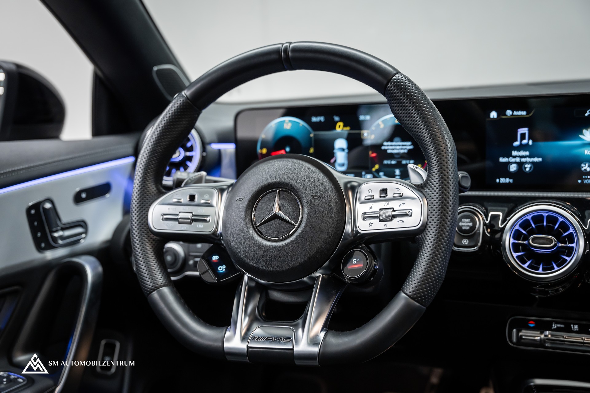 MERCEDES-BENZ CLA 45 AMG 4matic+ / Aero / Panorama / Head-Up / Burmester-image-14