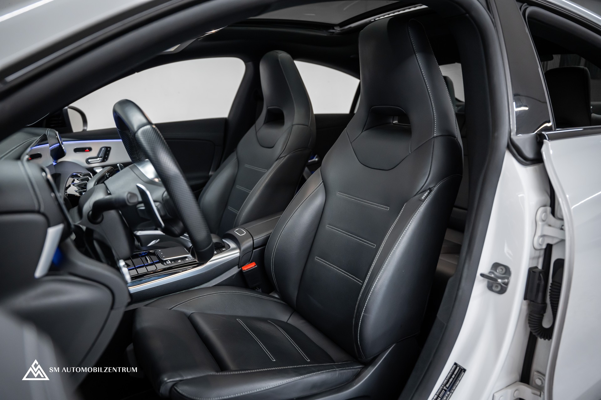 MERCEDES-BENZ CLA 45 AMG 4matic+ / Aero / Panorama / Head-Up / Burmester-image-17