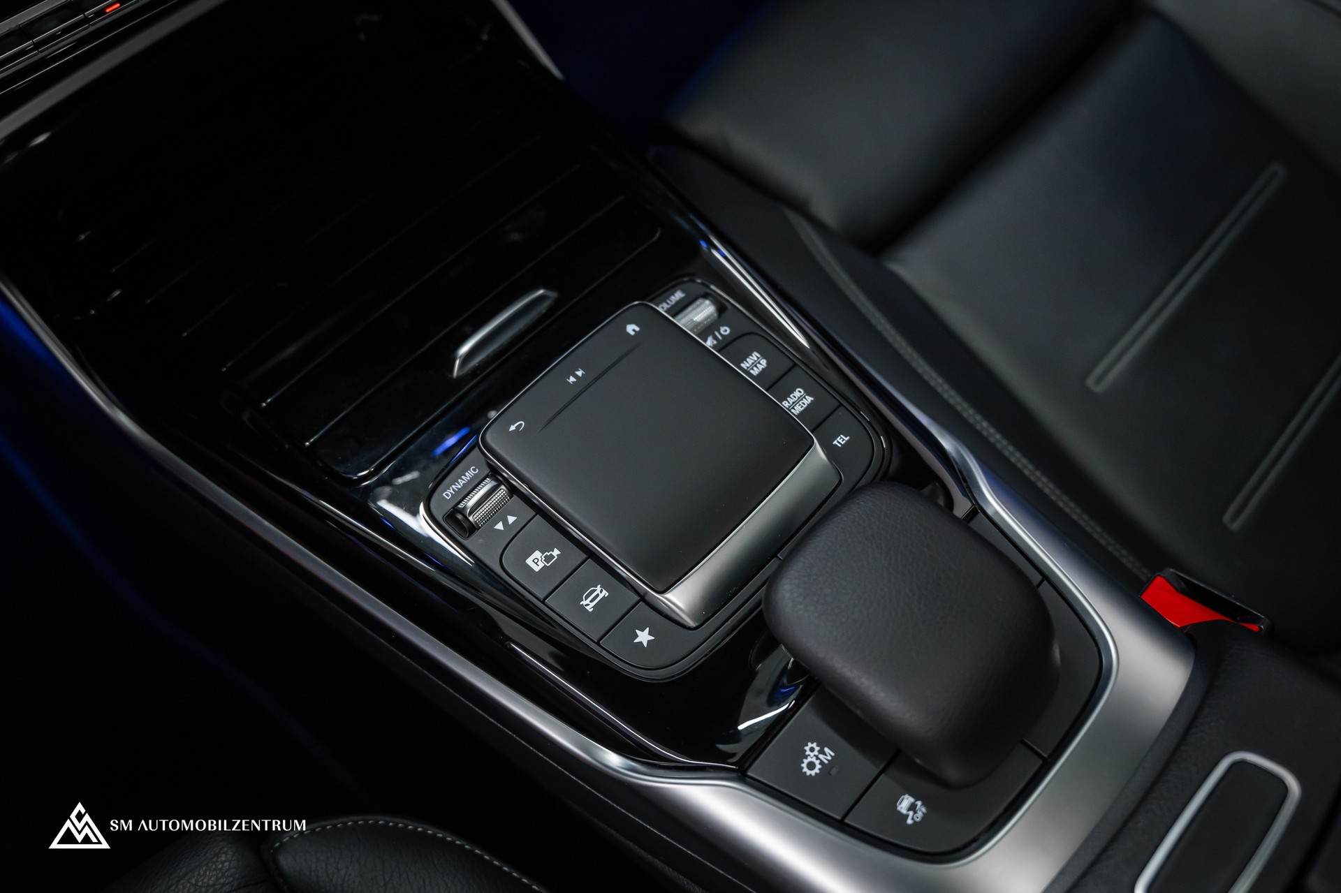 MERCEDES-BENZ CLA 45 AMG 4matic+ / Aero / Panorama / Head-Up / Burmester-image-28