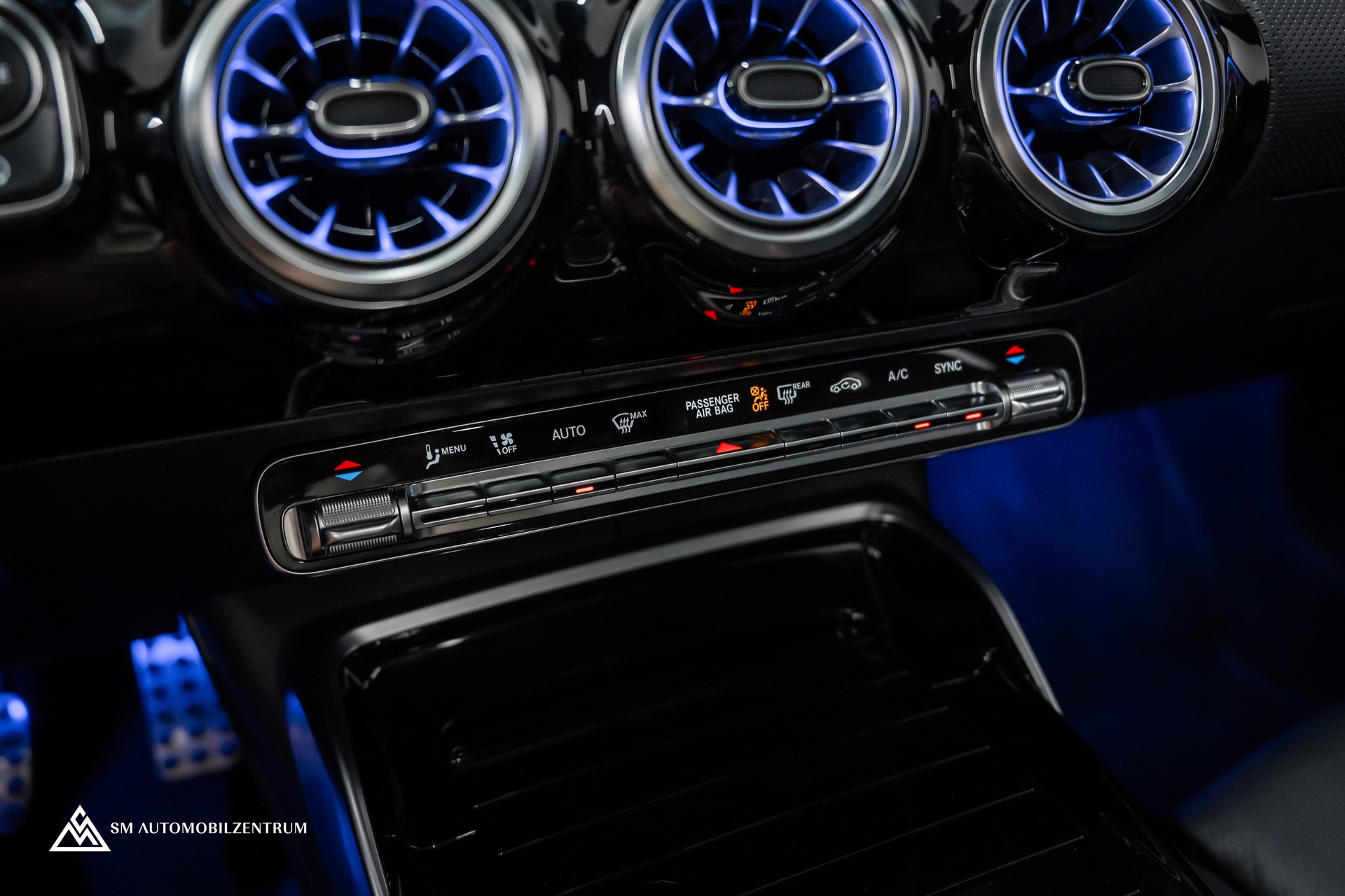 MERCEDES-BENZ CLA 45 AMG 4matic+ / Aero / Panorama / Head-Up / Burmester-image-29