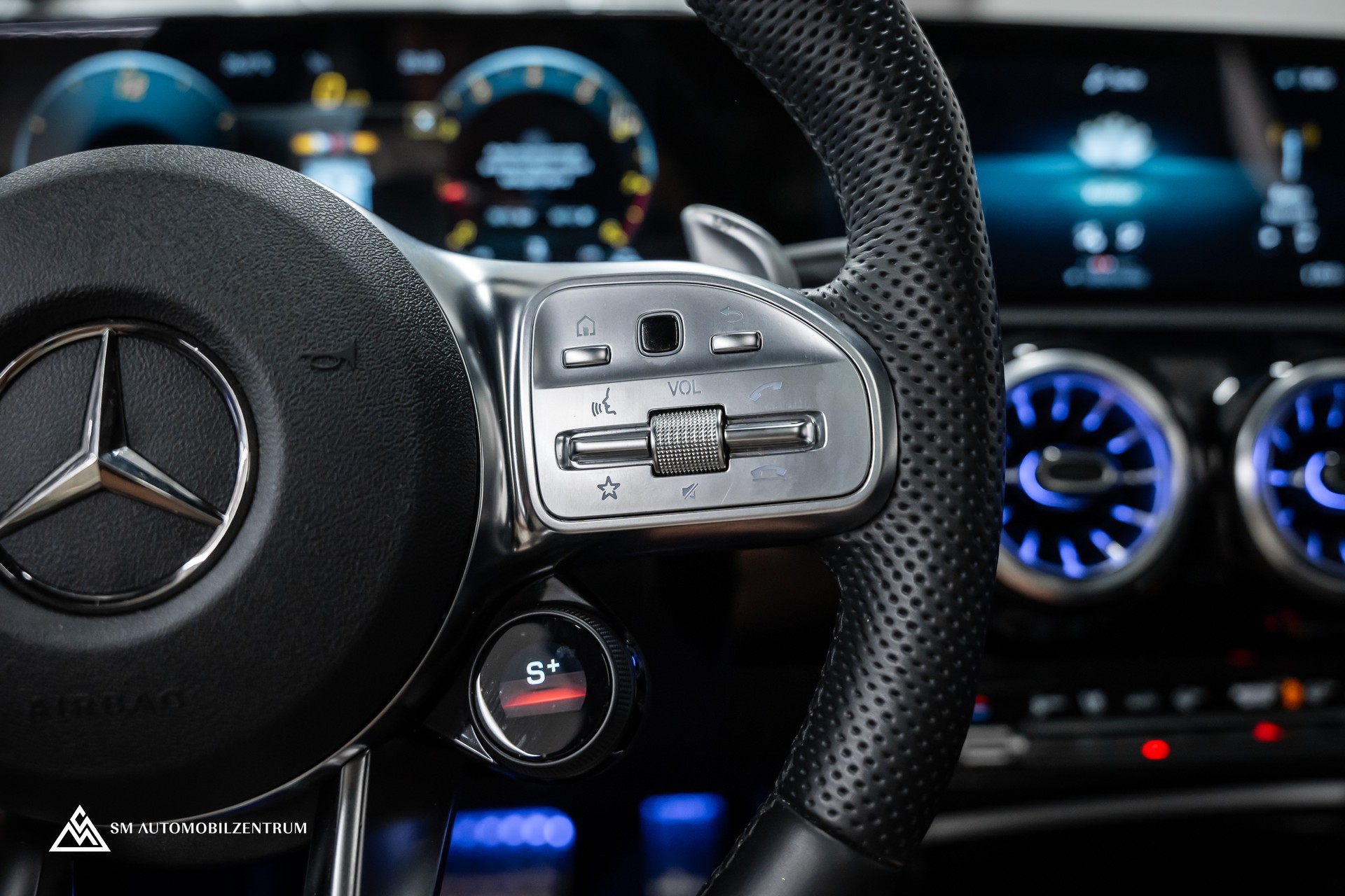 MERCEDES-BENZ CLA 45 AMG 4matic+ / Aero / Panorama / Head-Up / Burmester-image-23
