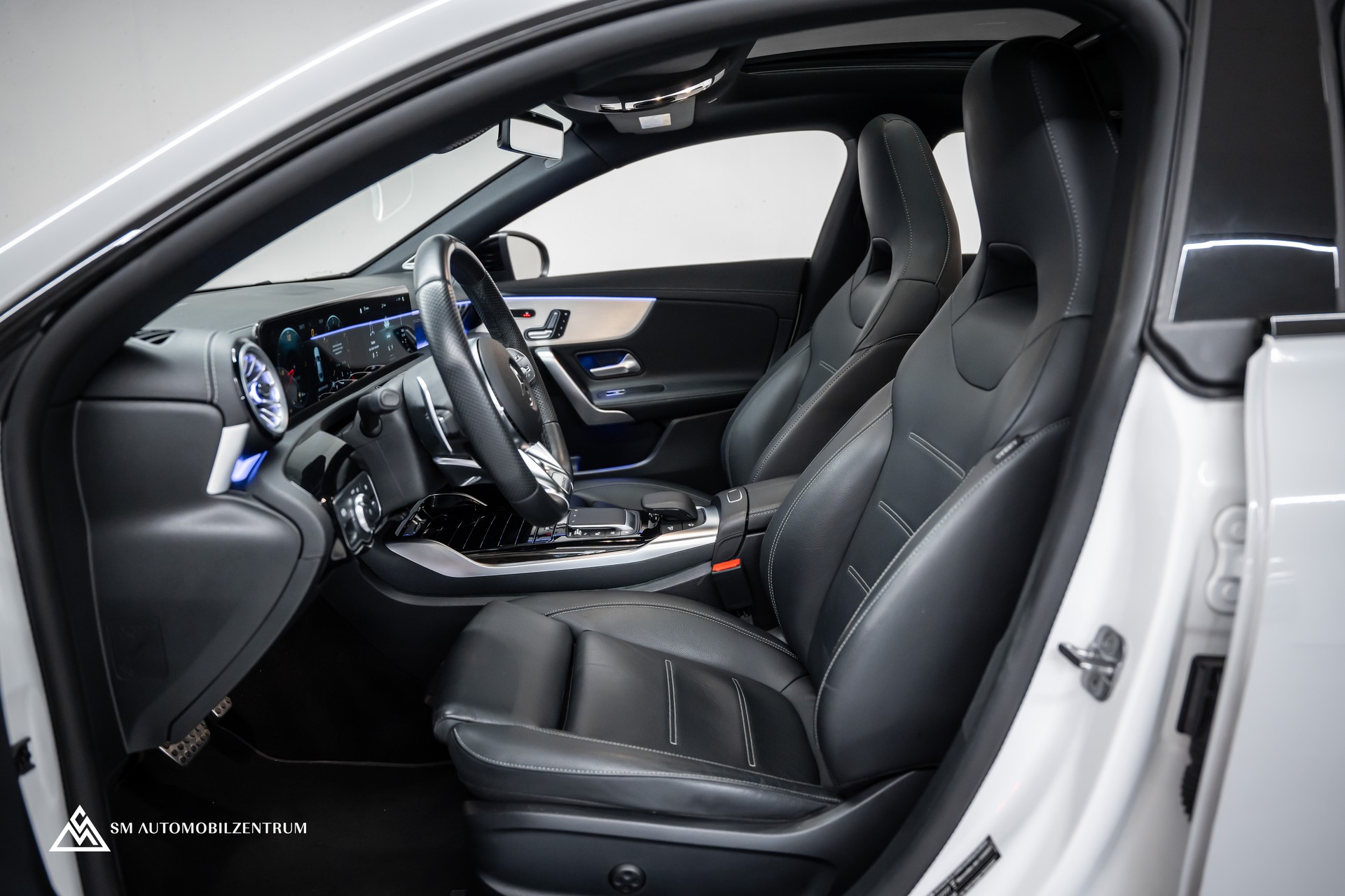 MERCEDES-BENZ CLA 45 AMG 4matic+ / Aero / Panorama / Head-Up / Burmester-image-16