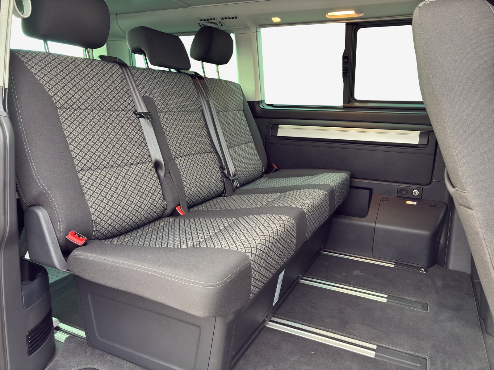 VW T6.1 California 2.0 TDI Beach Edition Liberty DSG-image-11