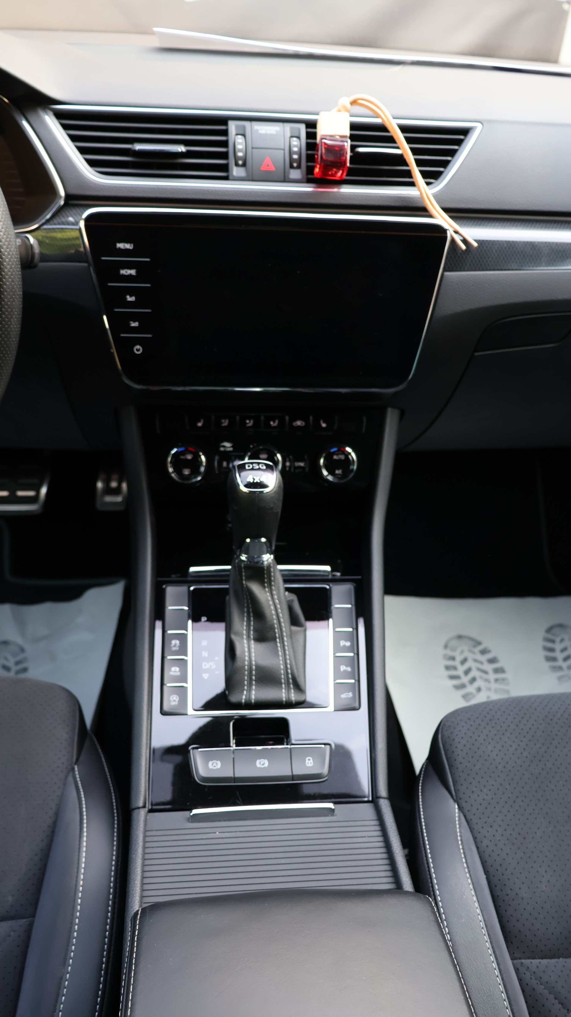SKODA Superb Combi 2.0 TDi SportLine+ 4x4 DSG-image-18