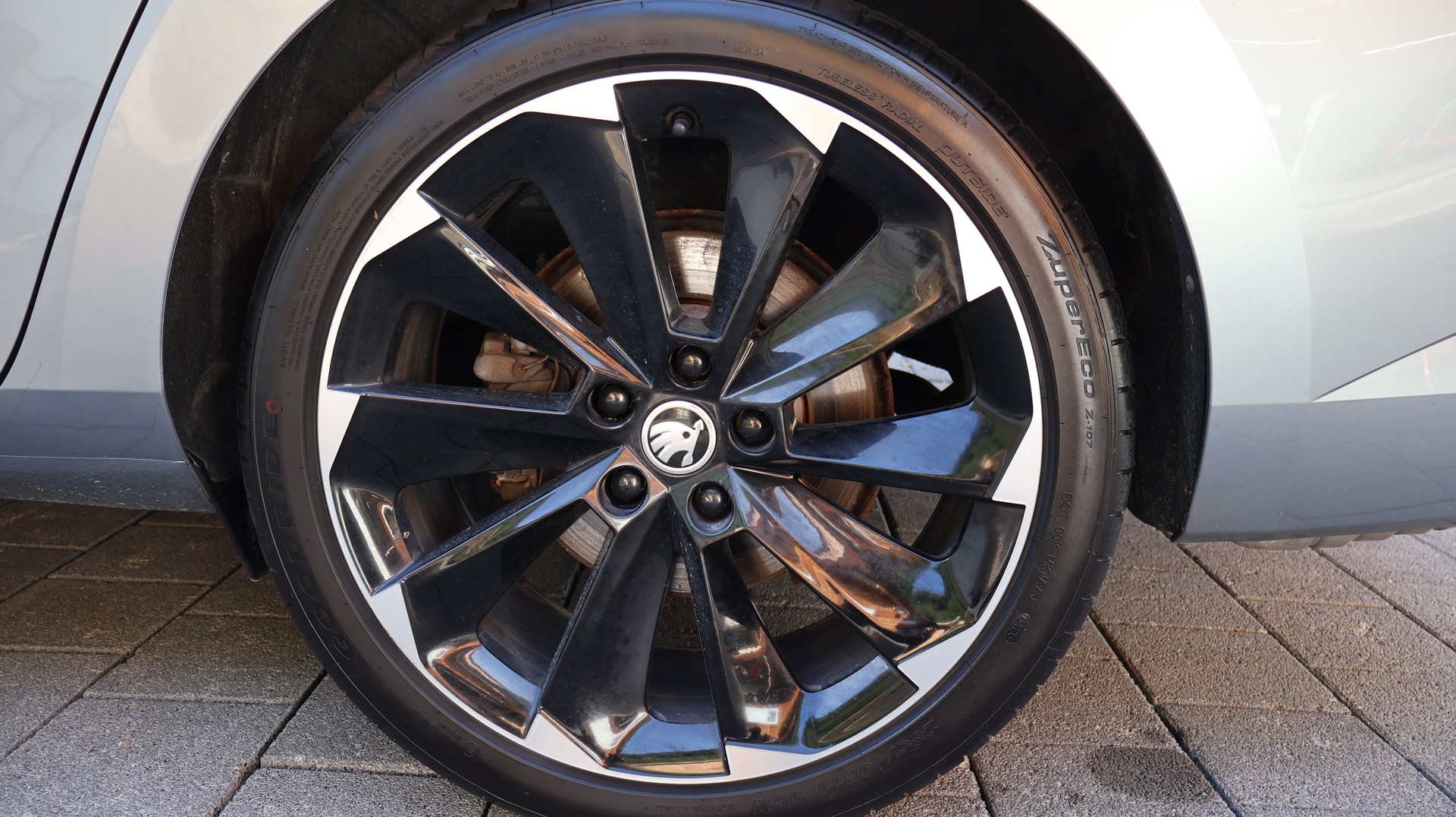 SKODA Superb Combi 2.0 TDi SportLine+ 4x4 DSG-image-5