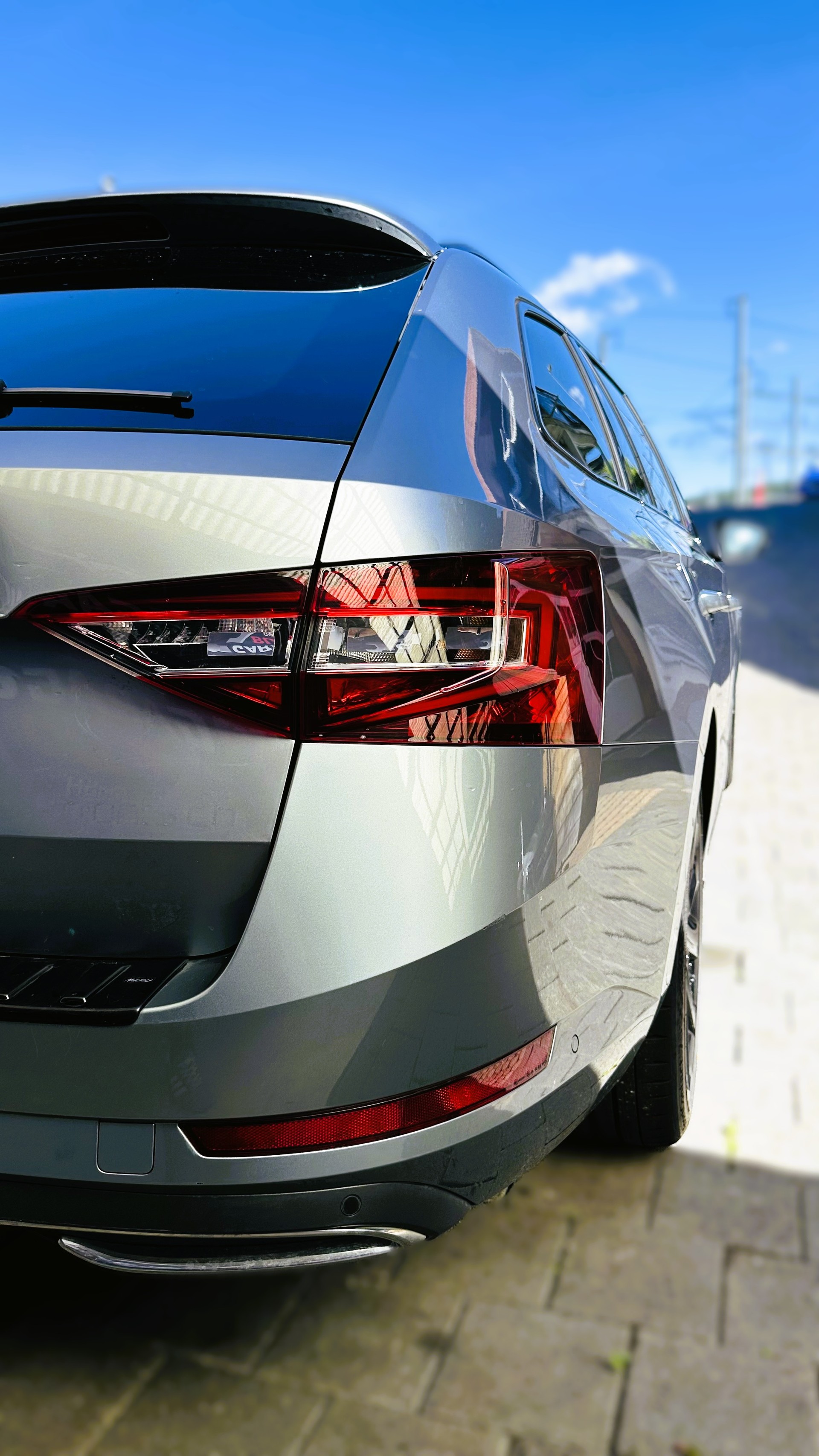 SKODA Superb Combi 2.0 TDi SportLine+ 4x4 DSG-image-6
