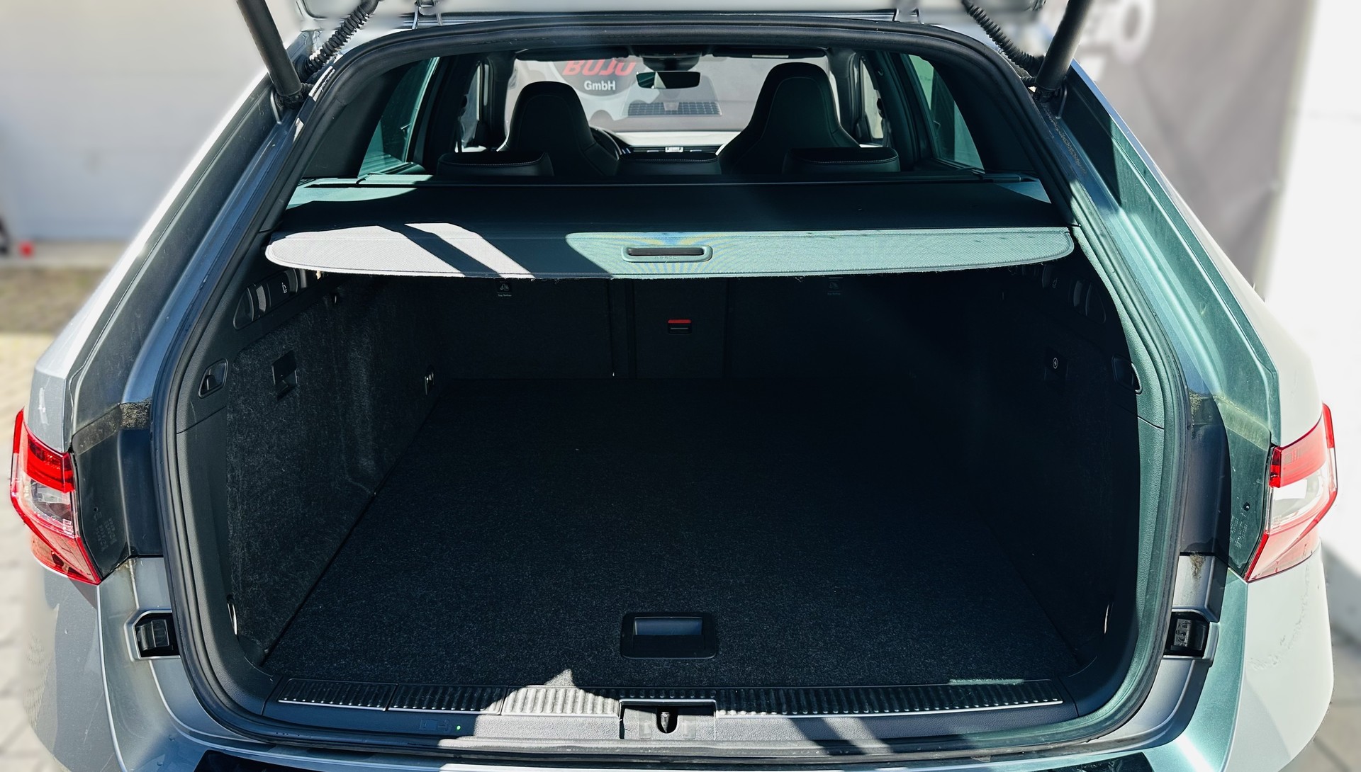 SKODA Superb Combi 2.0 TDi SportLine+ 4x4 DSG-image-11