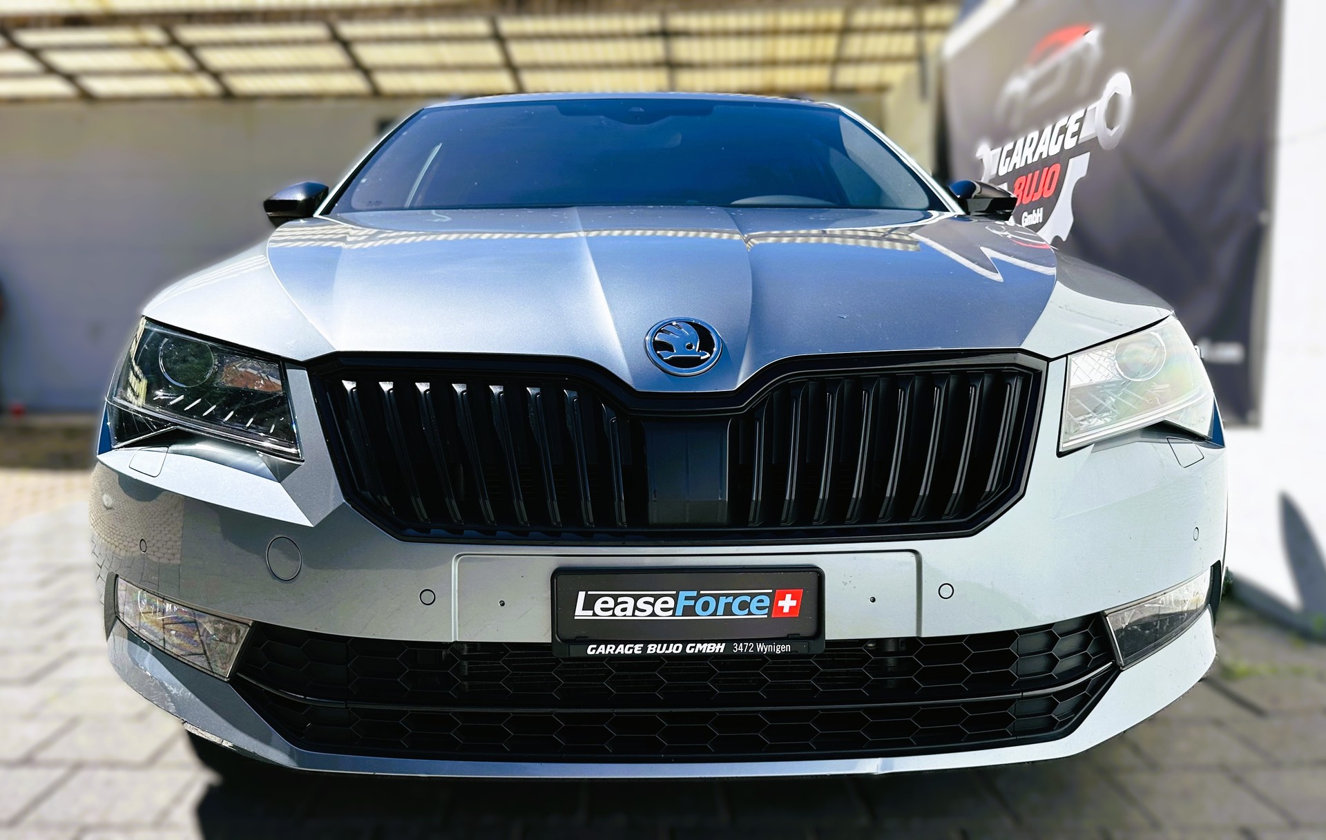 SKODA Superb Combi 2.0 TDi SportLine+ 4x4 DSG-image-2