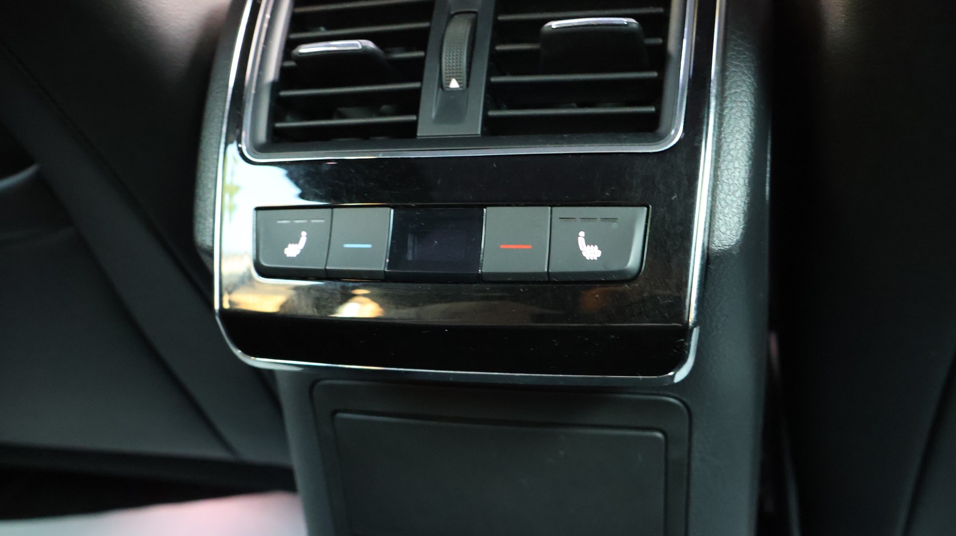 SKODA Superb Combi 2.0 TDi SportLine+ 4x4 DSG-image-24