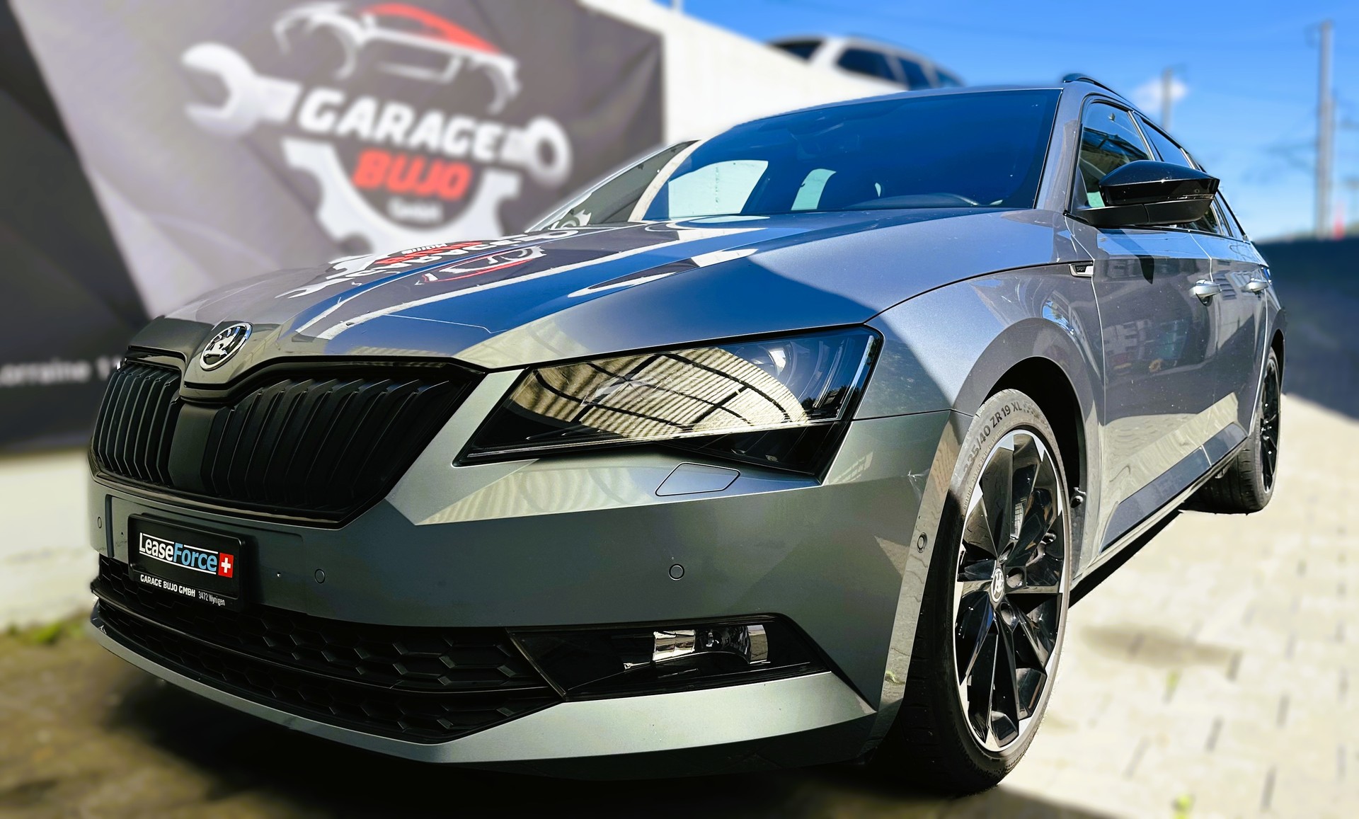 SKODA Superb Combi 2.0 TDi SportLine+ 4x4 DSG-image-1
