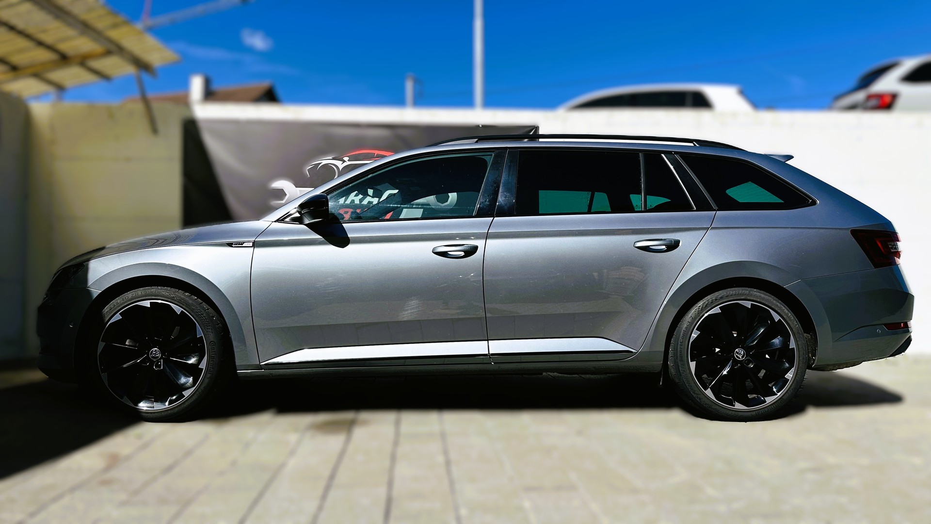 SKODA Superb Combi 2.0 TDi SportLine+ 4x4 DSG-image-4