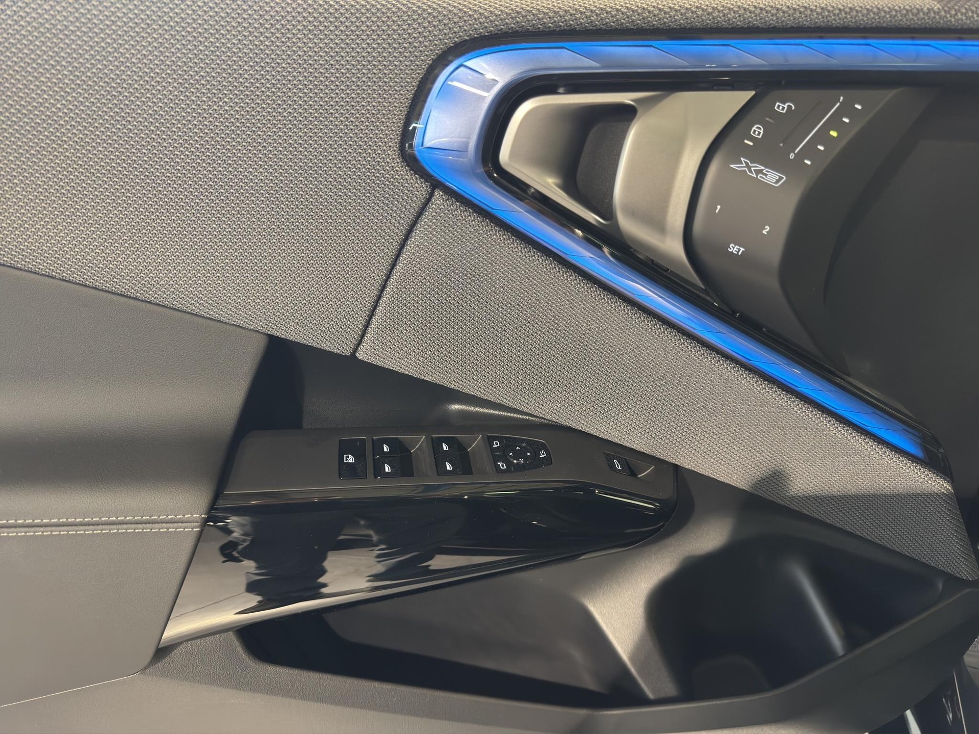 BMW X3 M50i-image-11