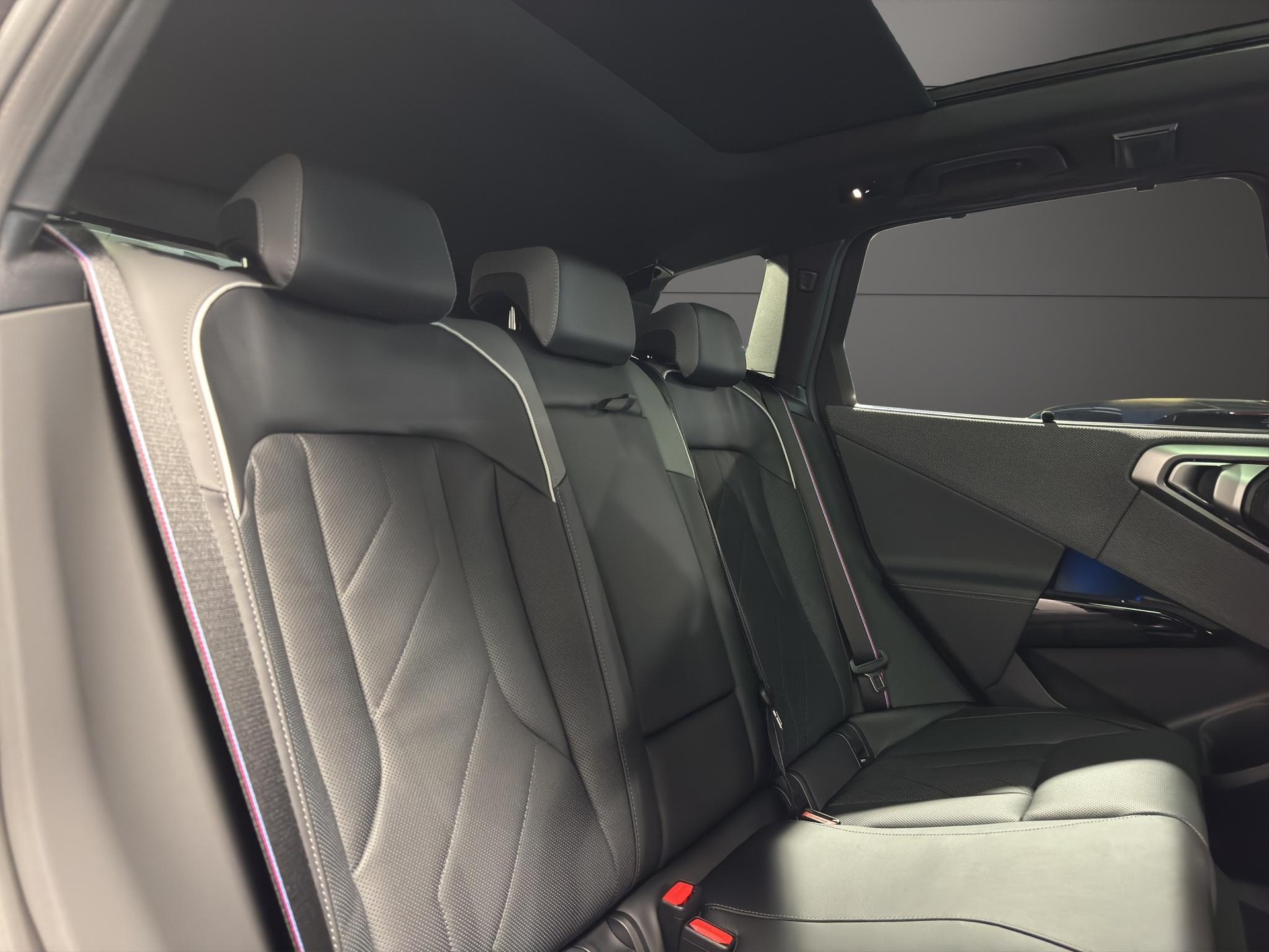 BMW X3 M50i-image-16