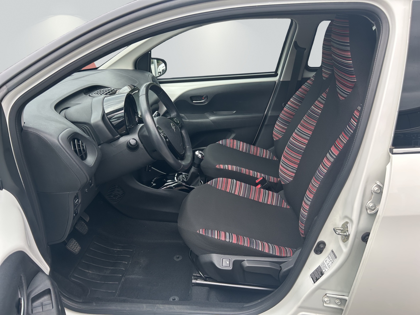 CITROEN C1 1.0 VTi Shine S/S-image-7