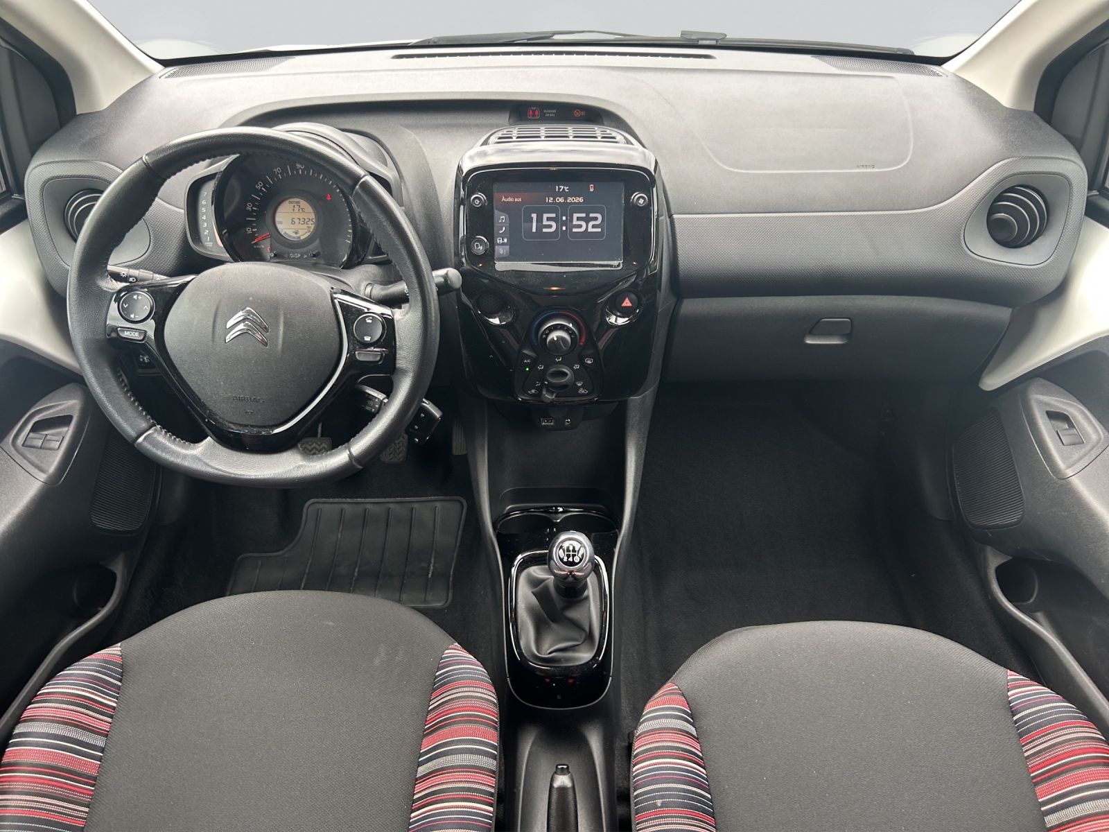 CITROEN C1 1.0 VTi Shine S/S-image-11