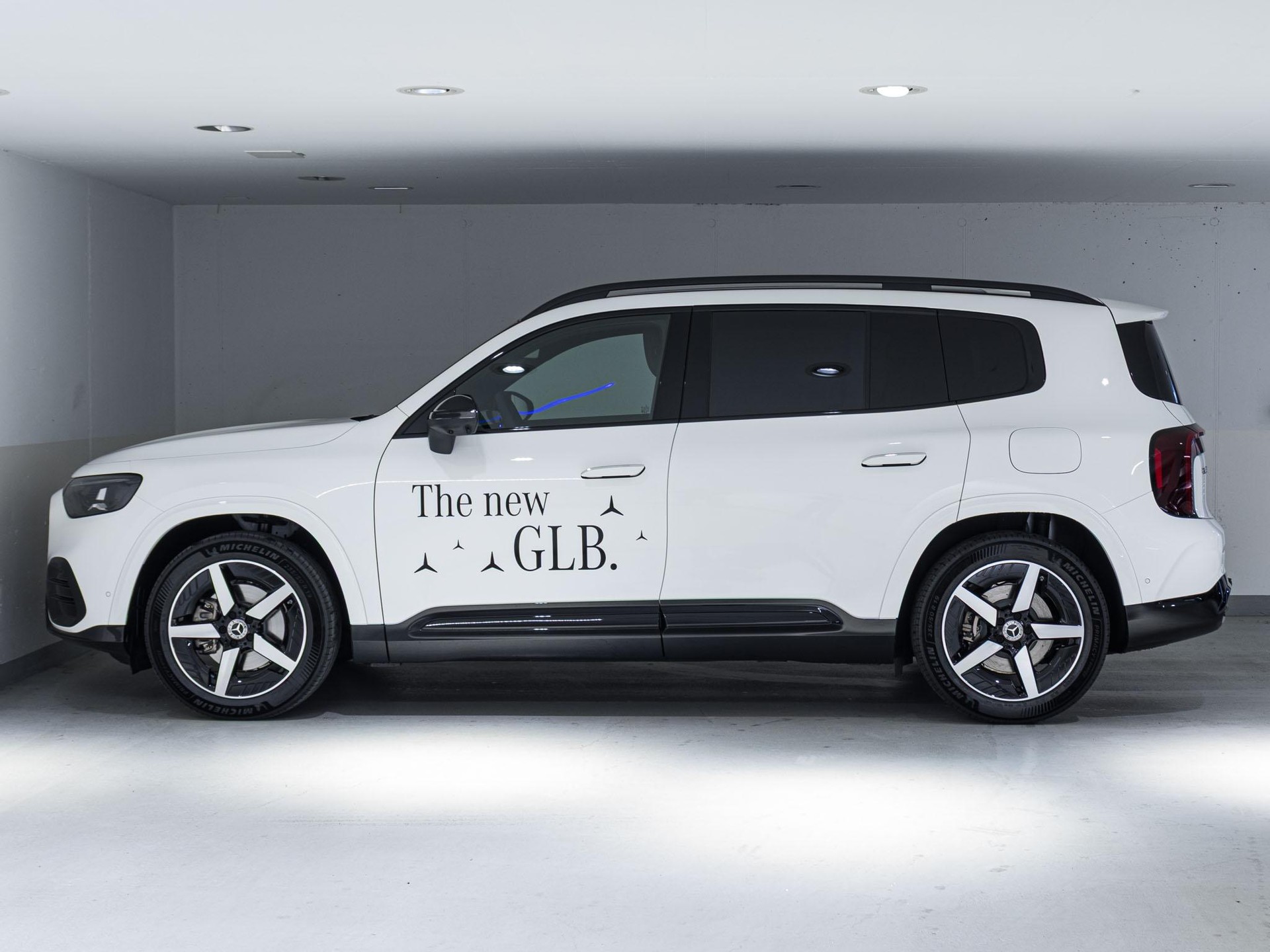 MERCEDES-BENZ GLB 220 4MATIC-image-4