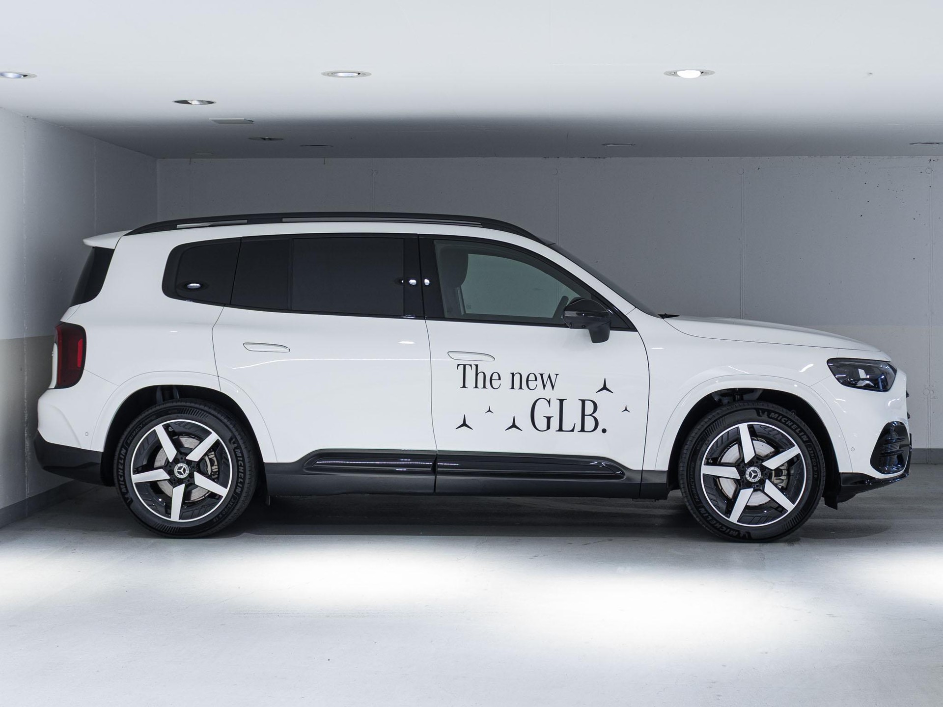 MERCEDES-BENZ GLB 220 4MATIC-image-1