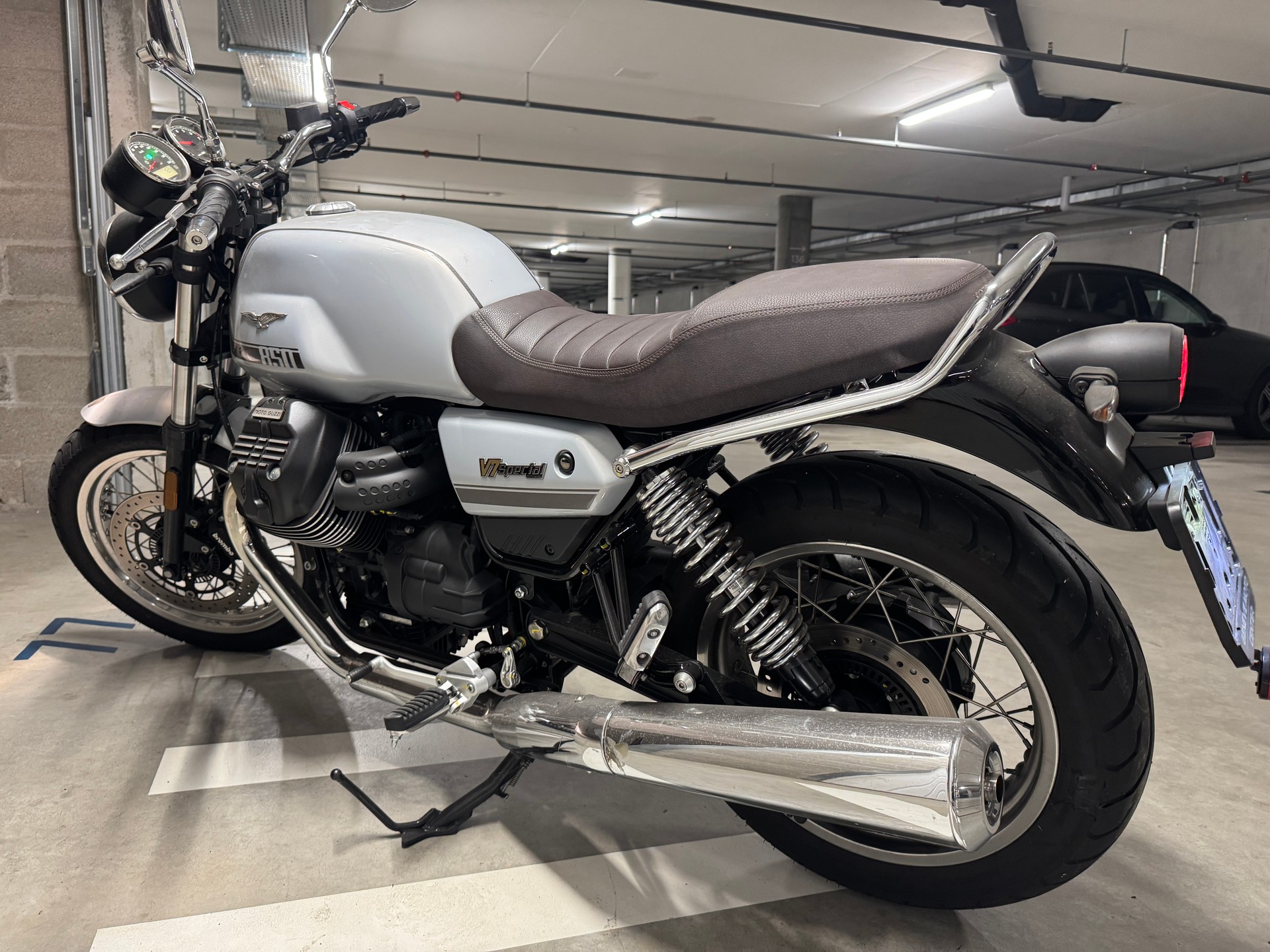 MOTO GUZZI V7