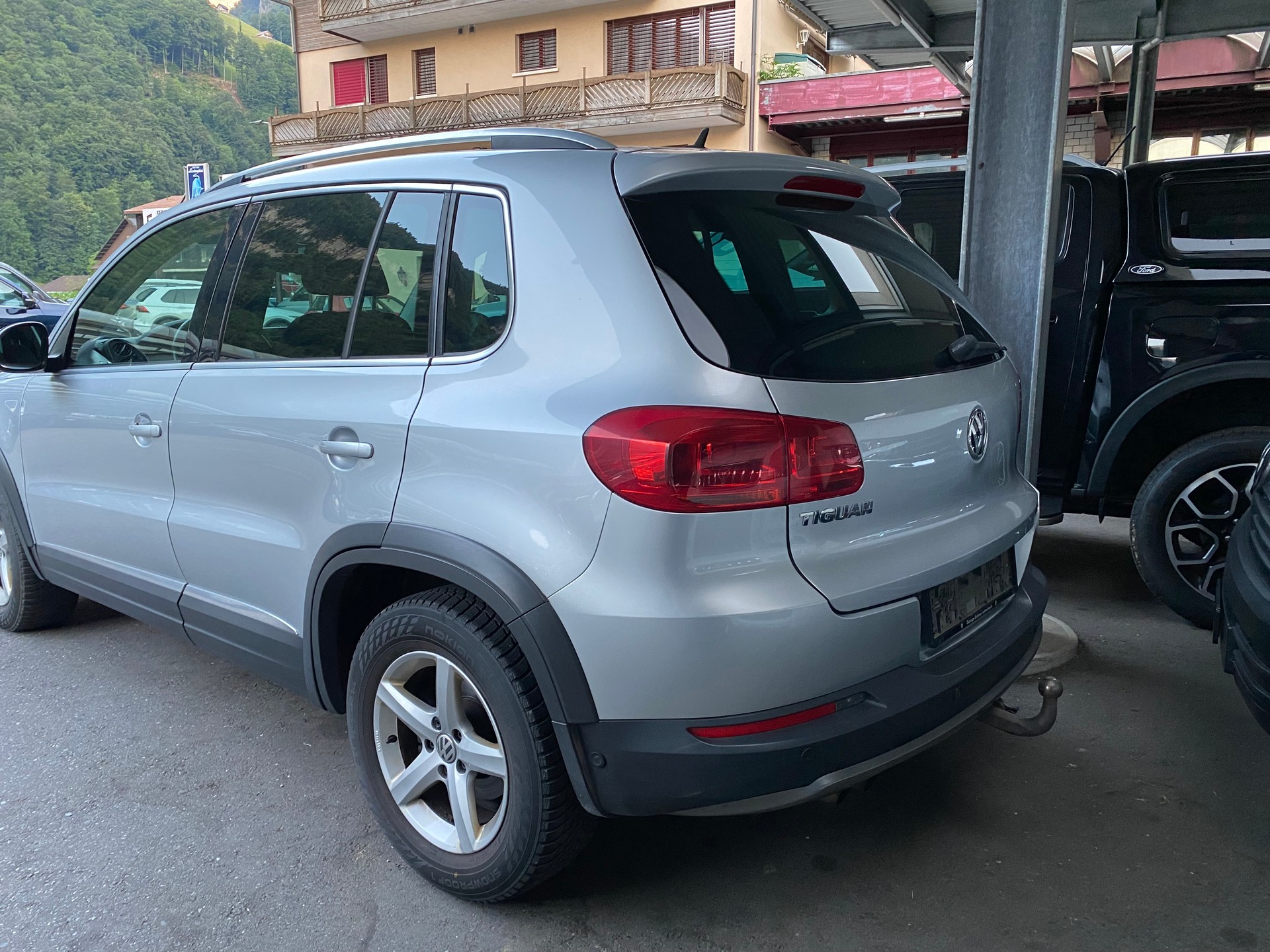 VW Tiguan 2.0 TDI BlueMotion Sport&Style 4Motion-image-3