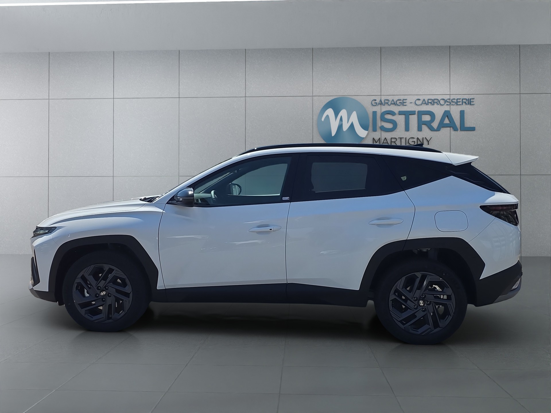 HYUNDAI Tucson 1.6 T-GDi HEV Origo Blackline 4WD-showroom-element-1