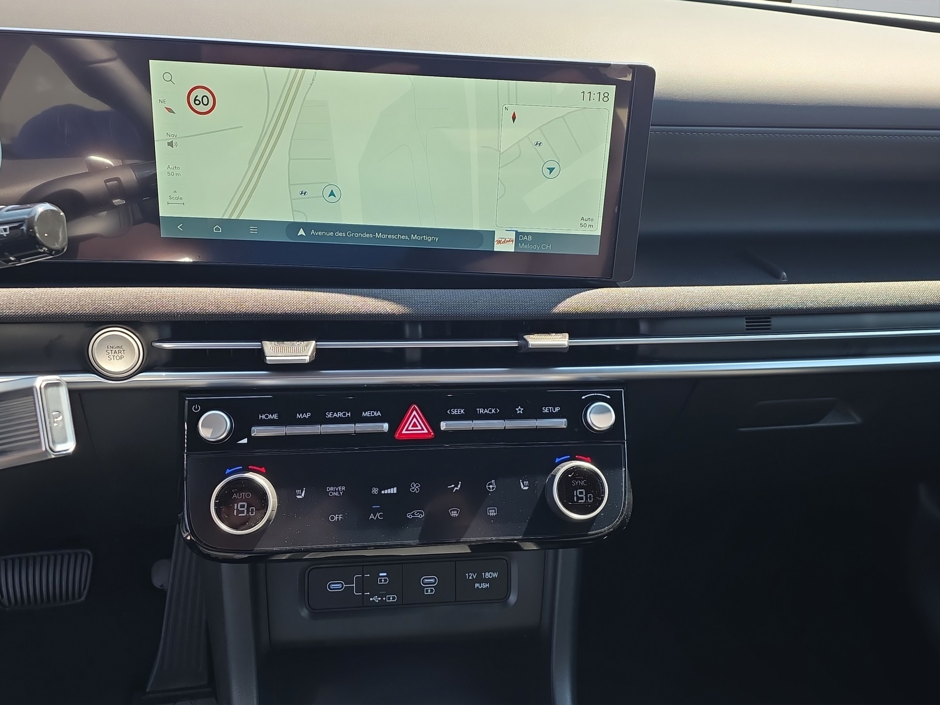 HYUNDAI Tucson 1.6 T-GDi HEV Origo Blackline 4WD-image-11