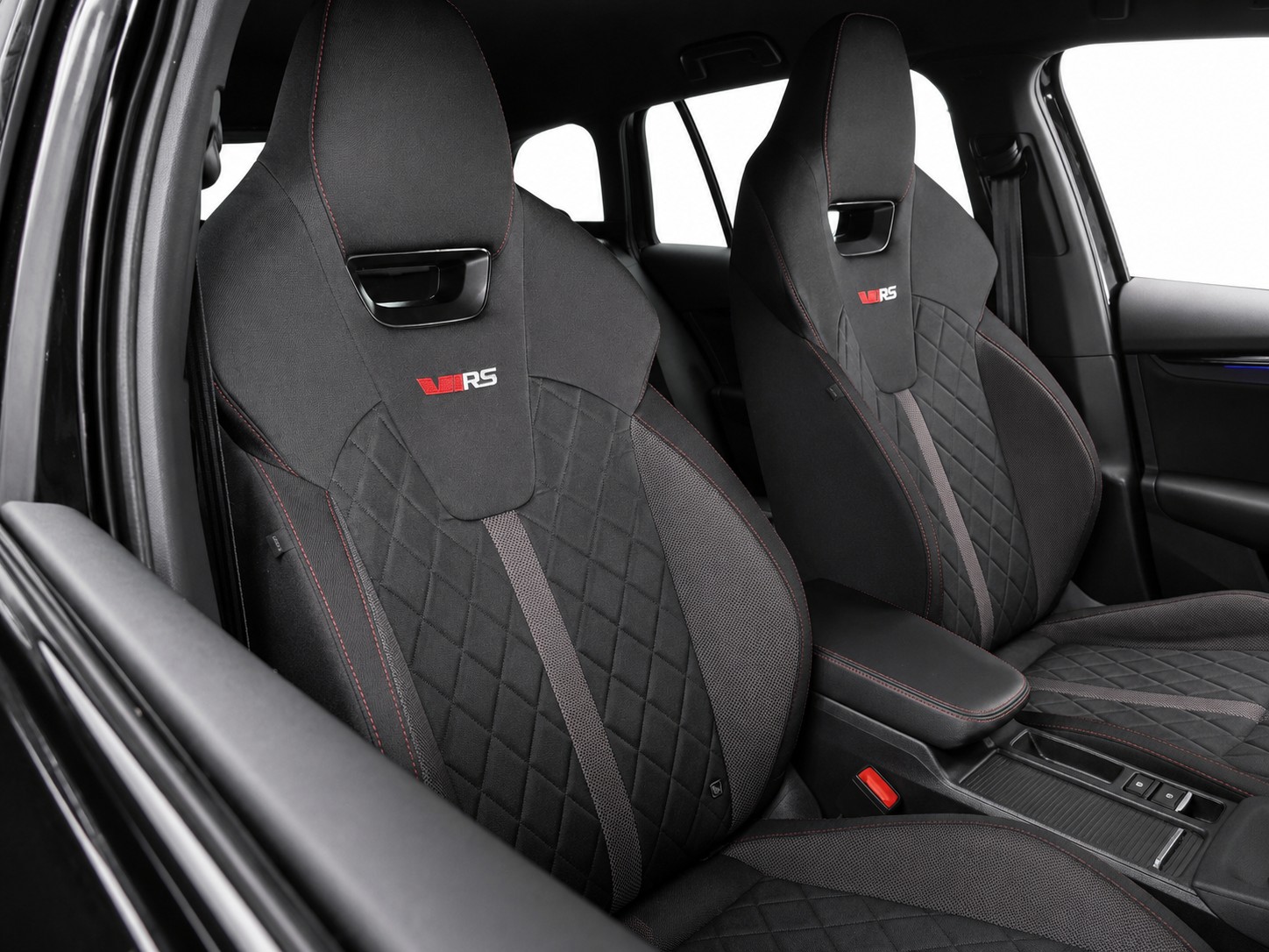 SKODA Octavia Combi 2.0 TSI DSG RS-image-11