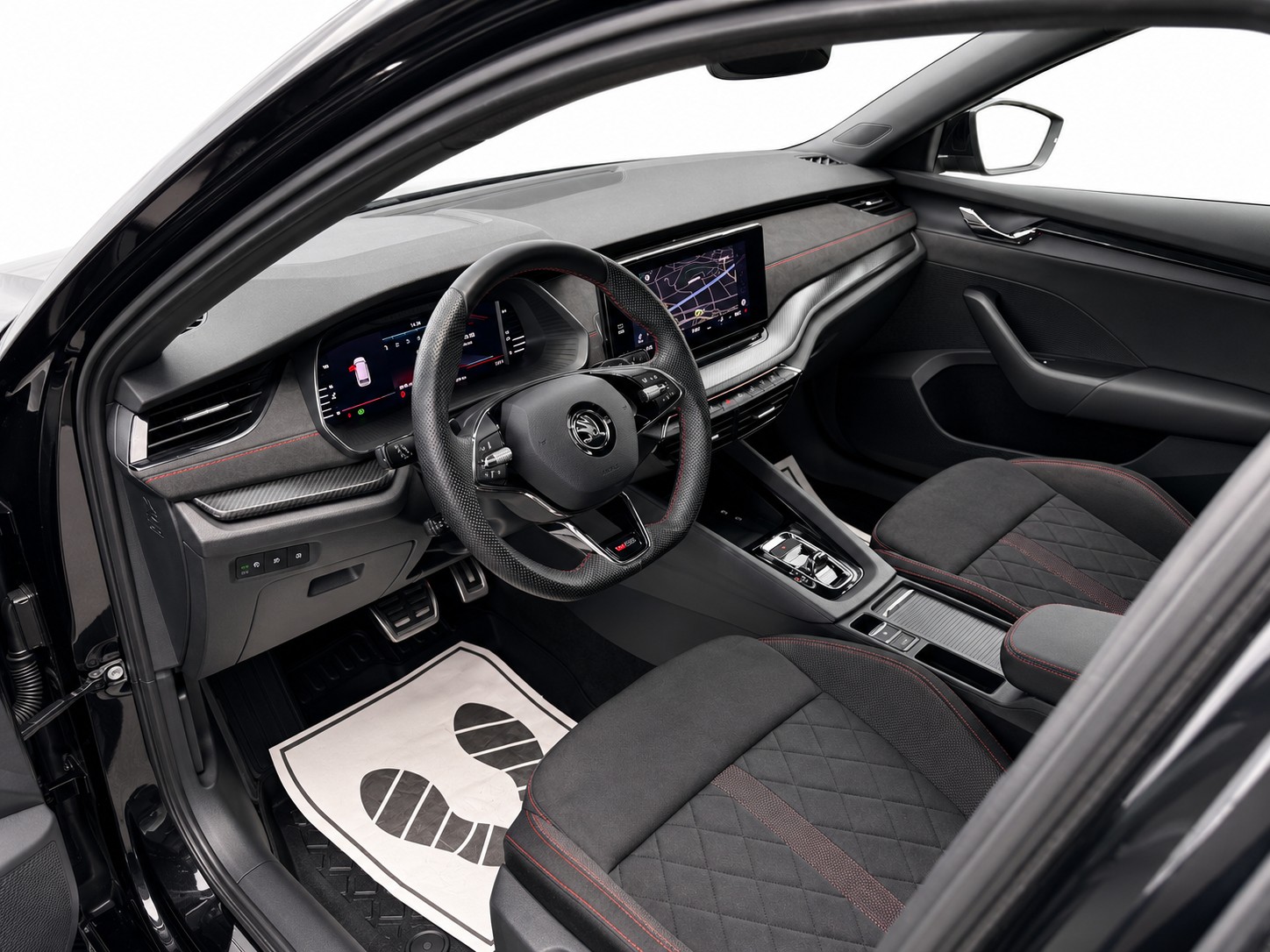 SKODA Octavia Combi 2.0 TSI DSG RS-image-8