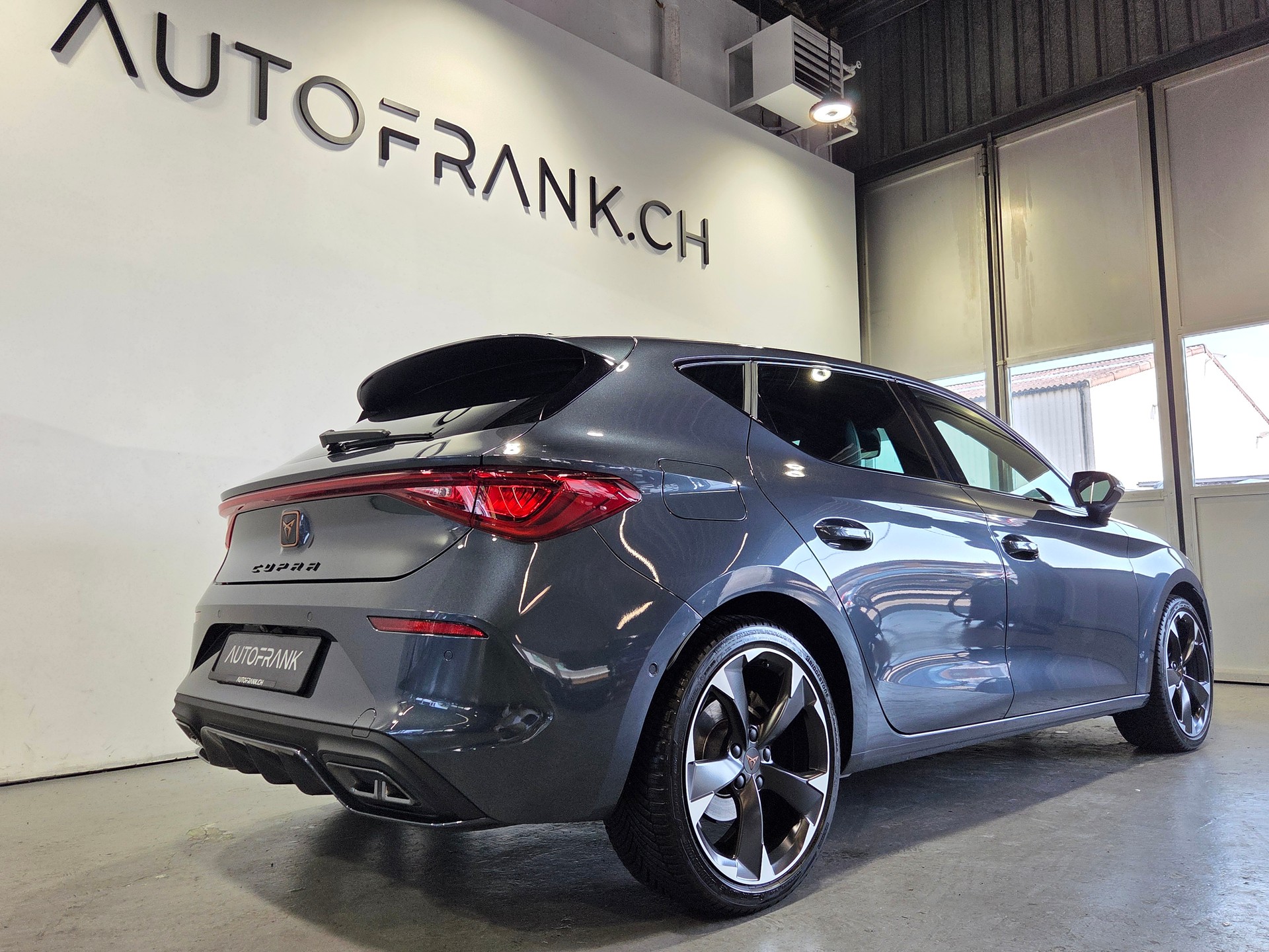 CUPRA Leon 1.5 eTSI DSG-image-2