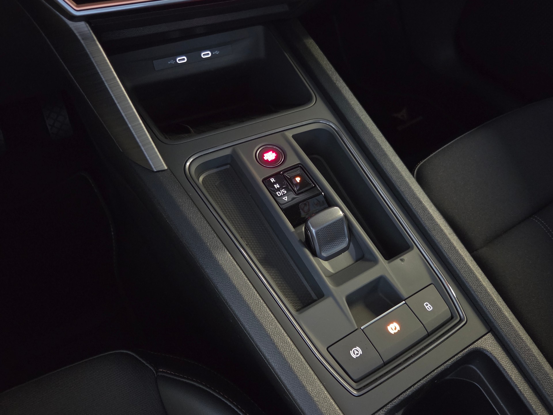 CUPRA Leon 1.5 eTSI DSG-image-18