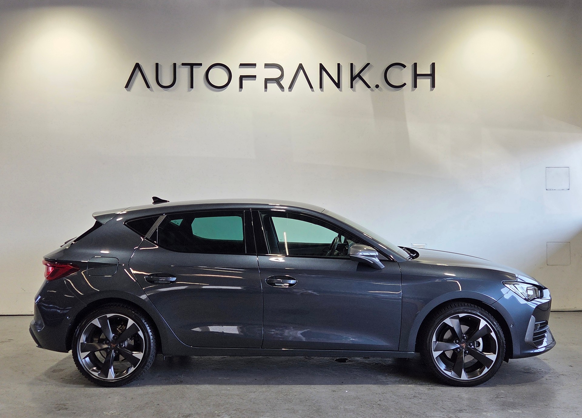CUPRA Leon 1.5 eTSI DSG-image-1