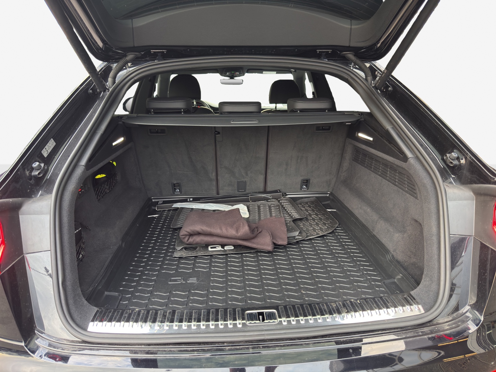 AUDI Q8 50 TDI Black Edition quattro tiptronic-image-12
