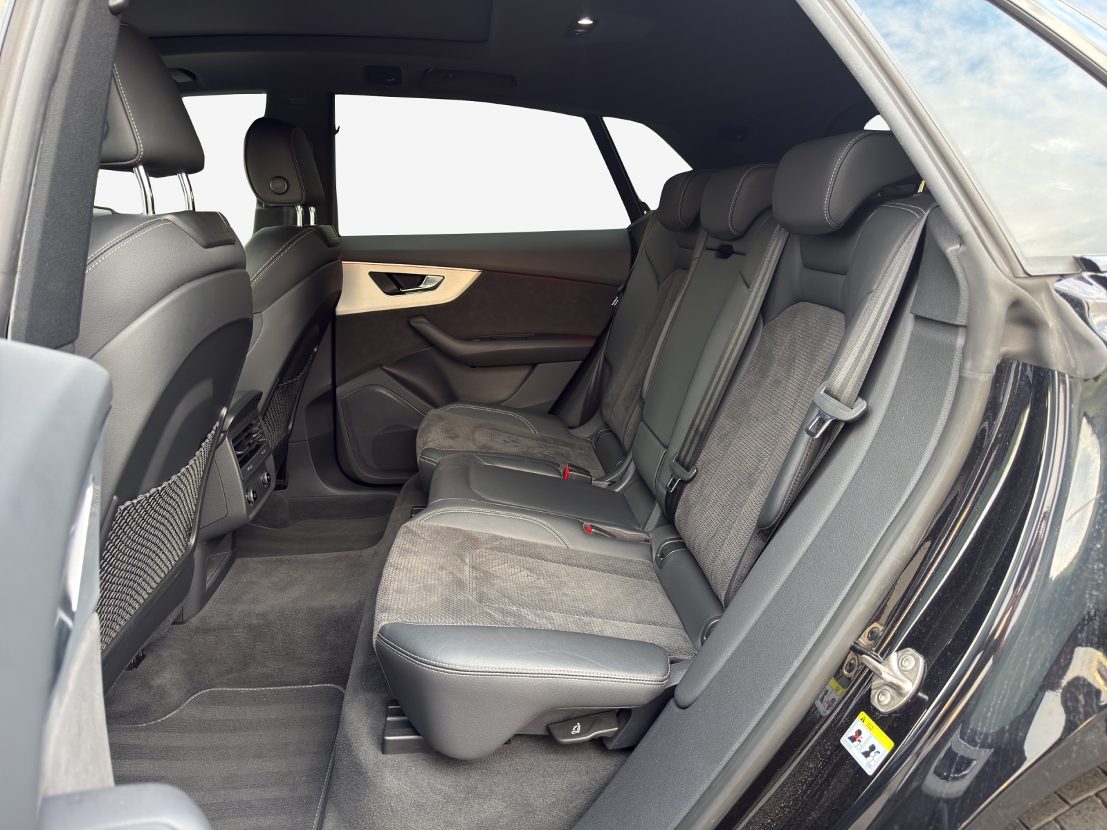 AUDI Q8 50 TDI Black Edition quattro tiptronic-image-11