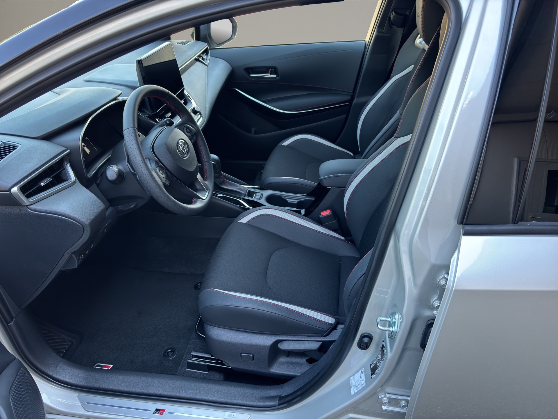 TOYOTA Corolla Touring Sports 2.0 HSD GR Sport e-CVT-image-9