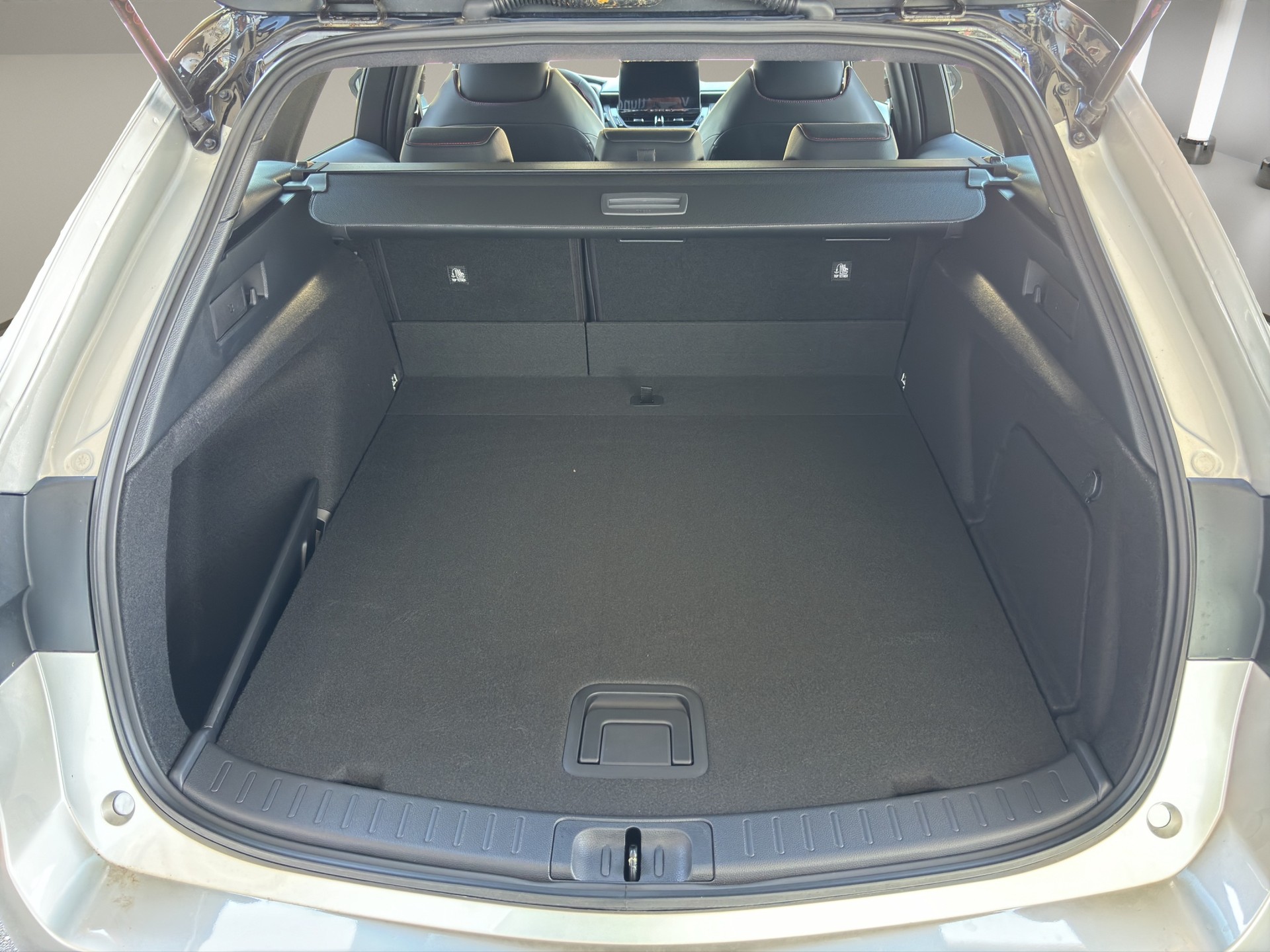 TOYOTA Corolla Touring Sports 2.0 HSD GR Sport e-CVT-image-23