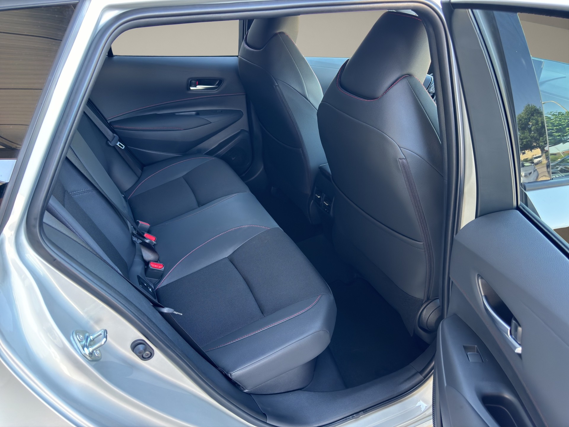 TOYOTA Corolla Touring Sports 2.0 HSD GR Sport e-CVT-image-12