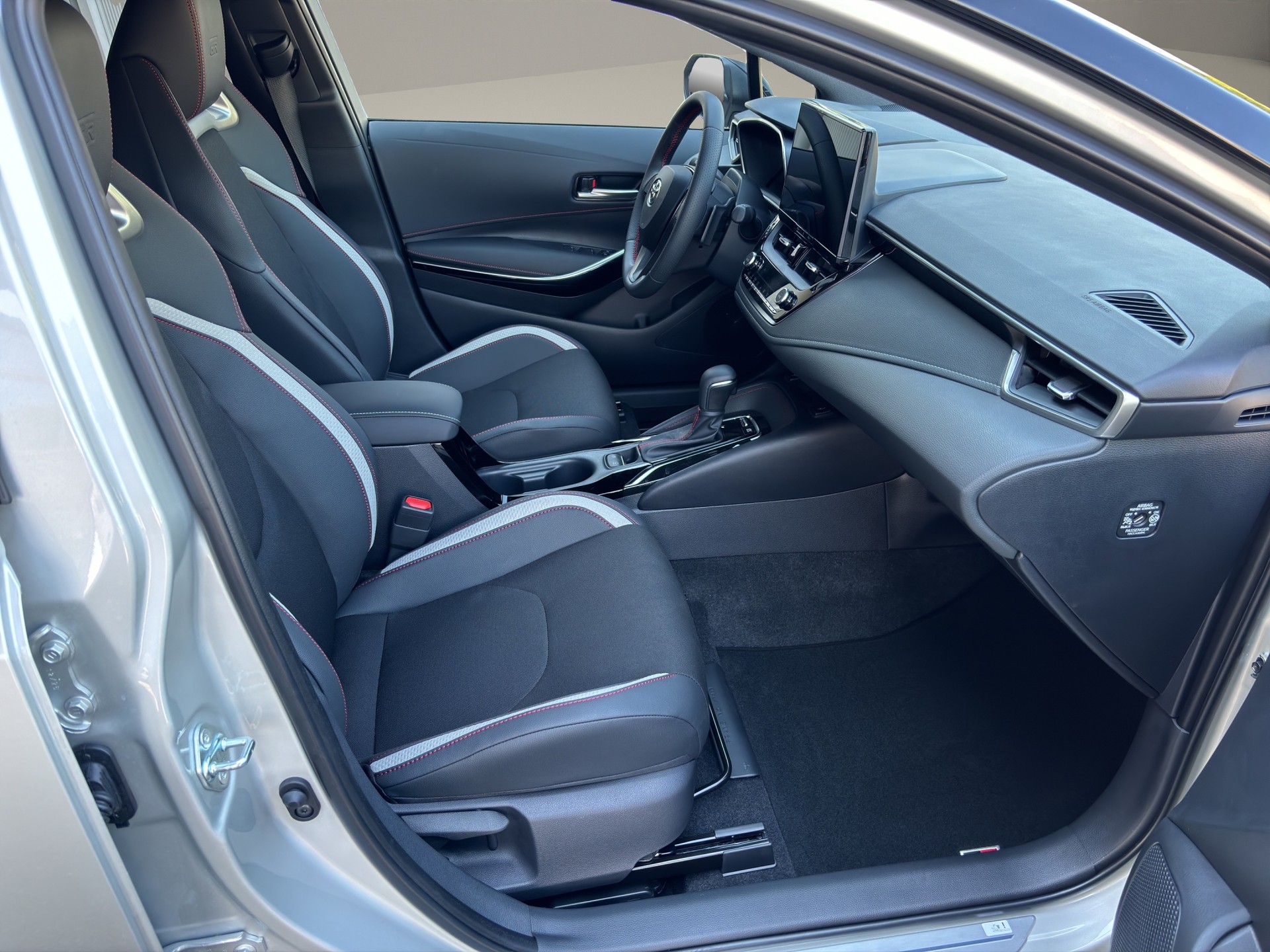 TOYOTA Corolla Touring Sports 2.0 HSD GR Sport e-CVT-image-19