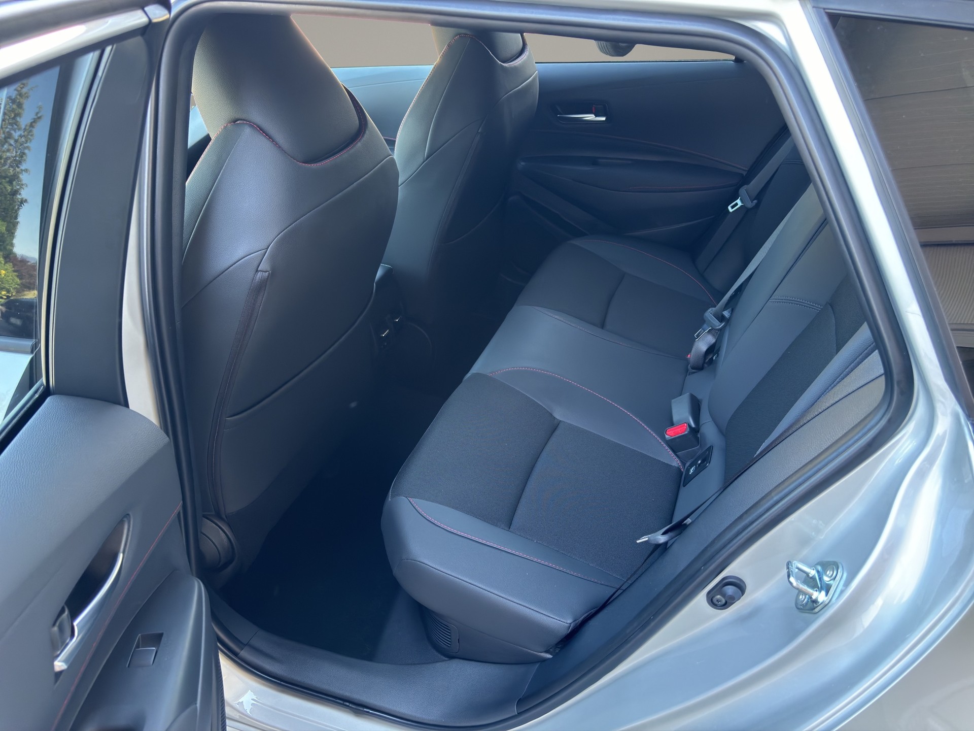 TOYOTA Corolla Touring Sports 2.0 HSD GR Sport e-CVT-image-22