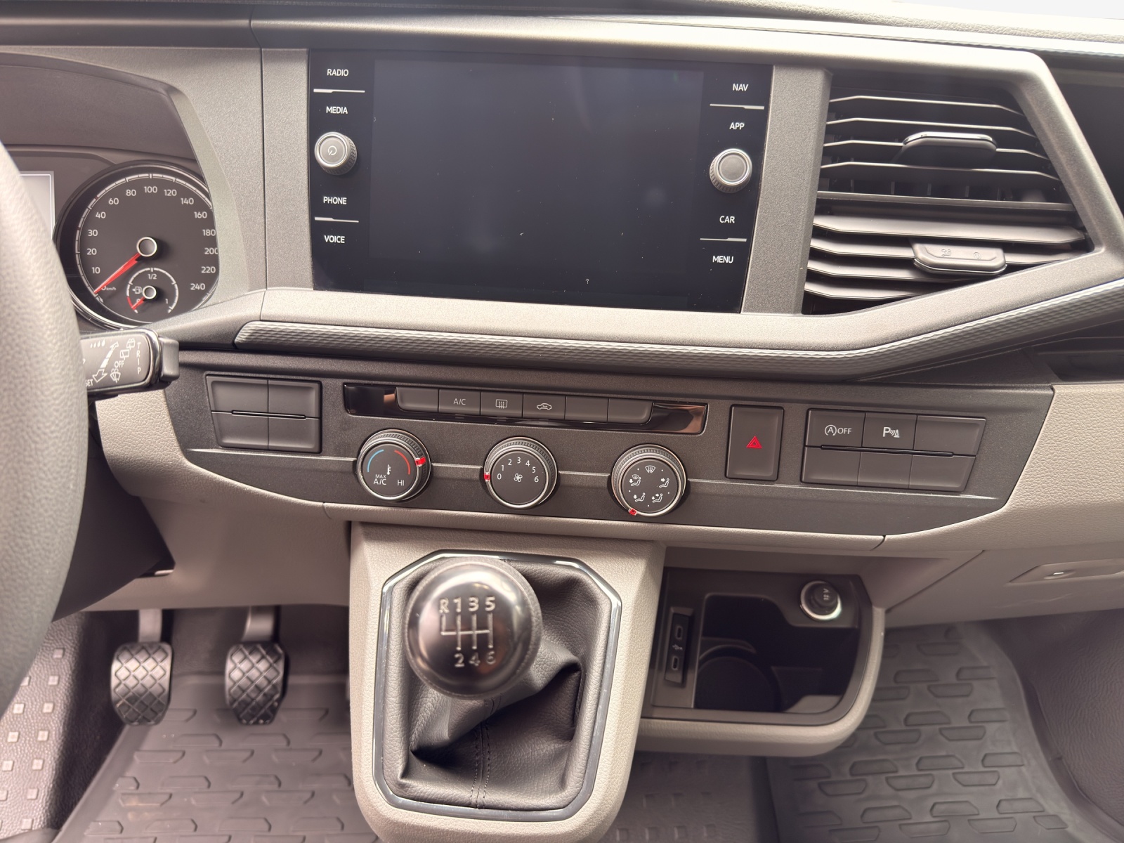 VW T6.1 2.0 TDI 4Motion-image-10