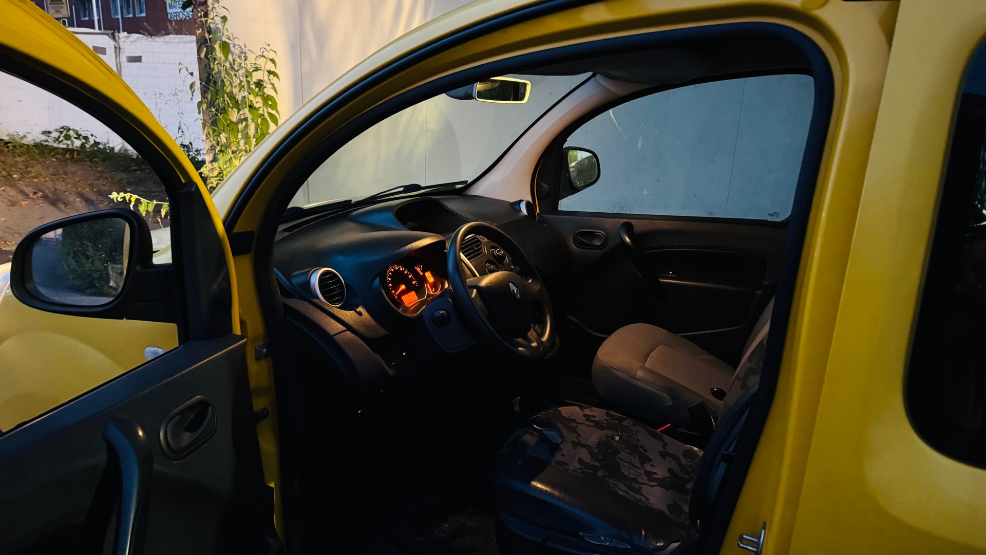 RENAULT Kangoo Medium TCe 115 Business A-image-13