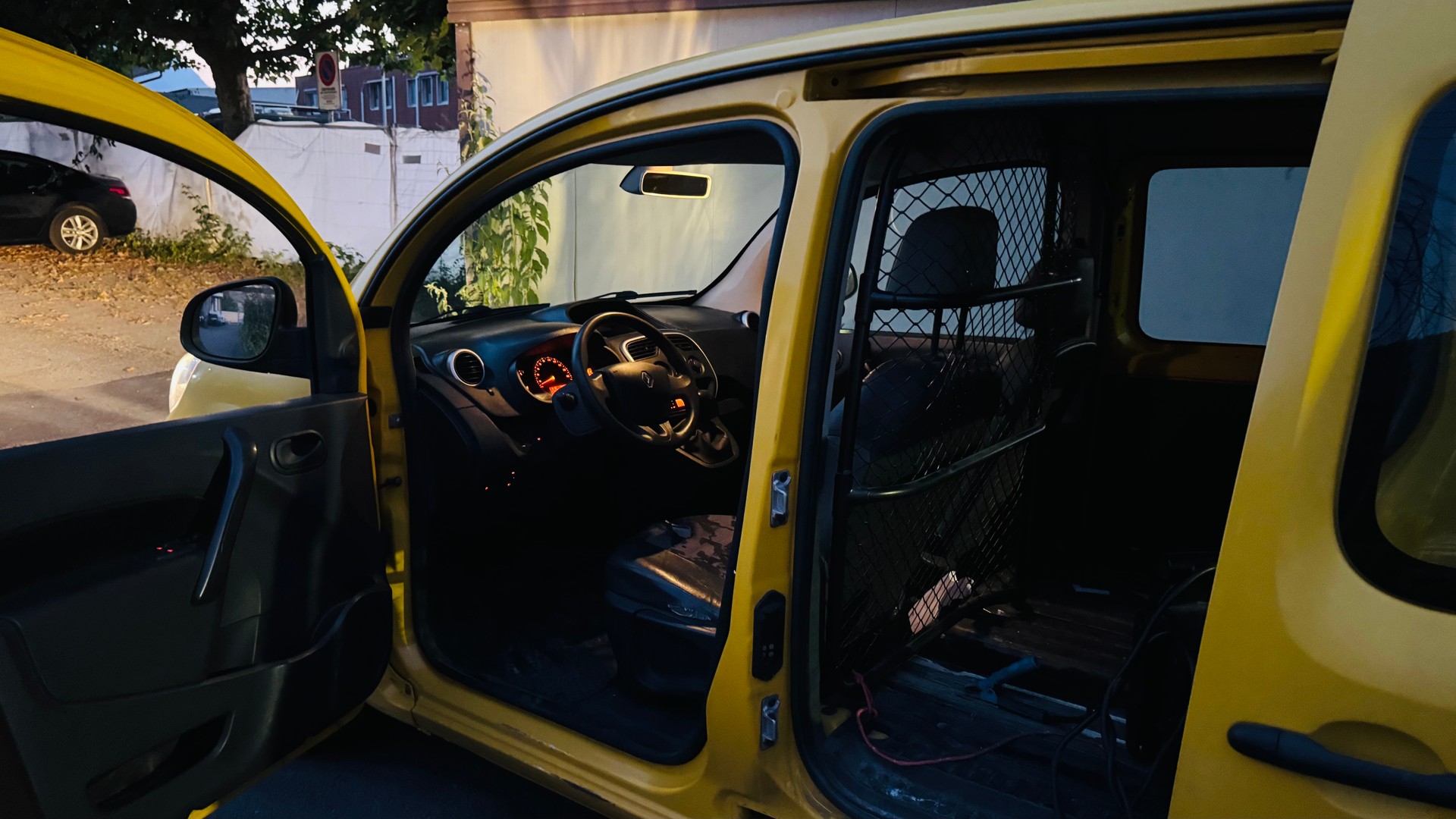 RENAULT Kangoo Medium TCe 115 Business A-image-11