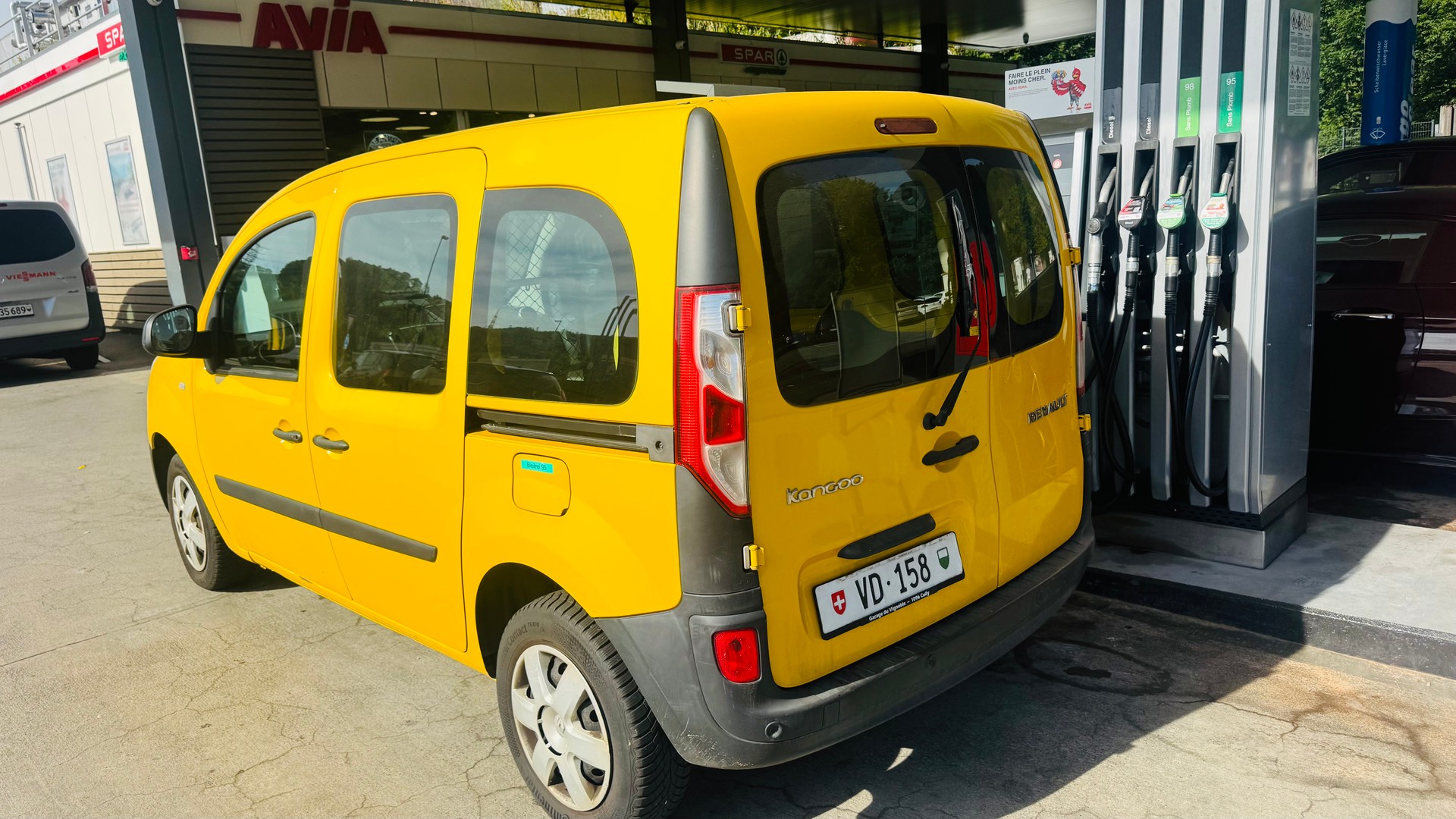 RENAULT Kangoo Medium TCe 115 Business A-image-10